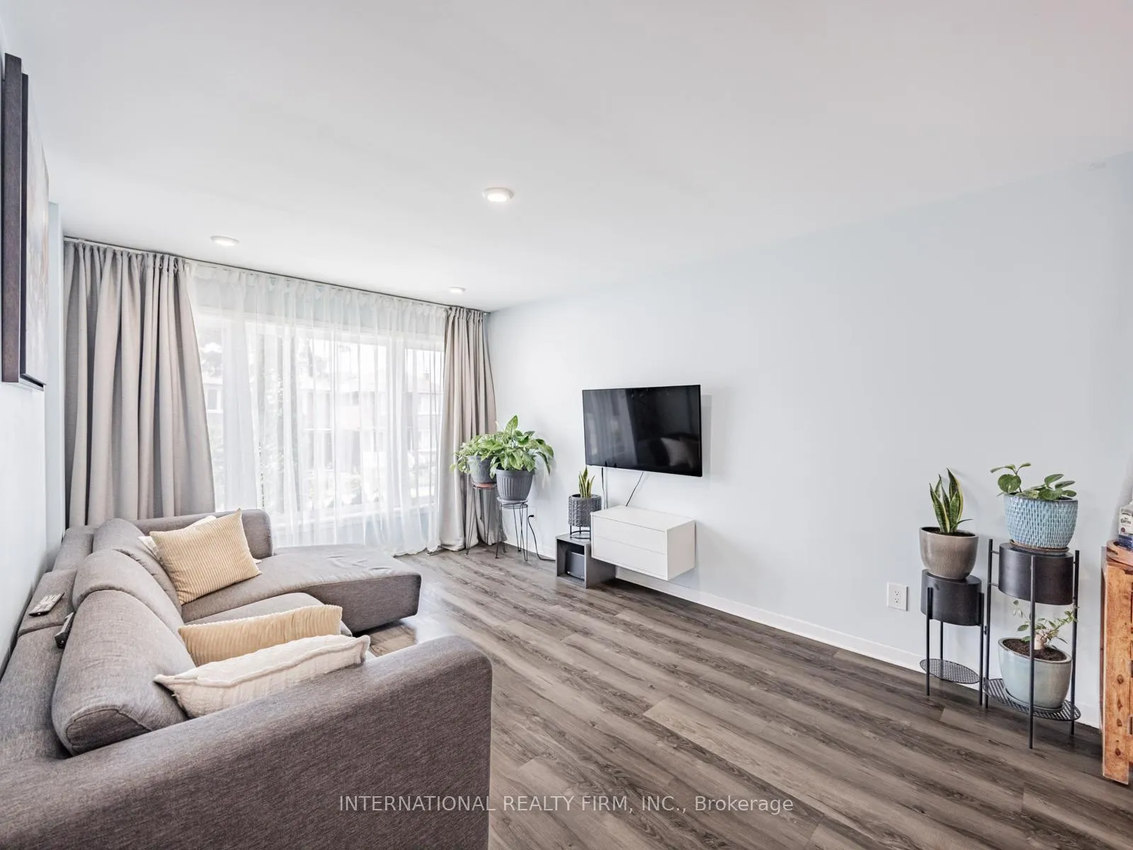 Photo 7 of 49 Lapp Street, Toronto, Rockcliffe-Smythe — HOMEH