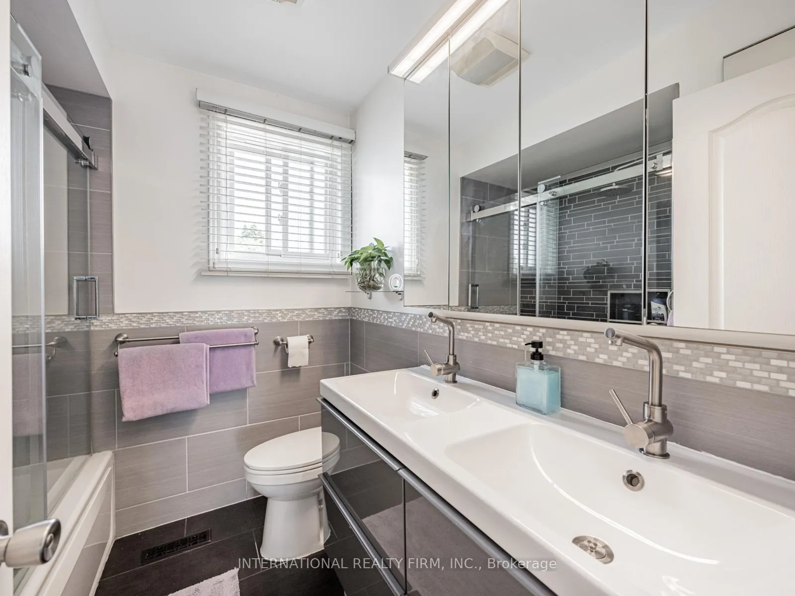 Photo 20 of 49 Lapp Street, Toronto, Rockcliffe-Smythe — HOMEH