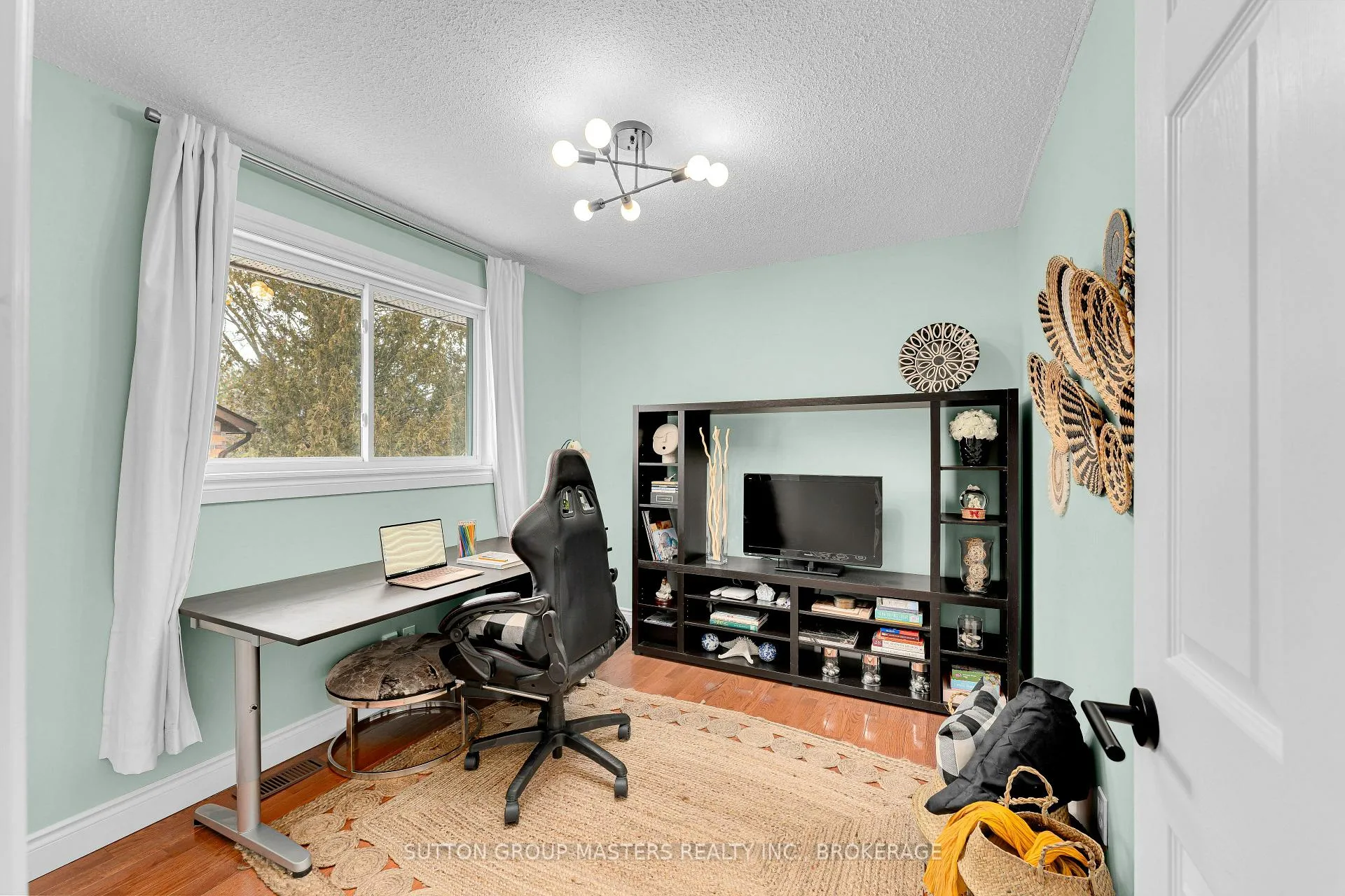 Photo 32 of 1120 Wintergreen Crescent, Kingston, City Northwest — HOMEH