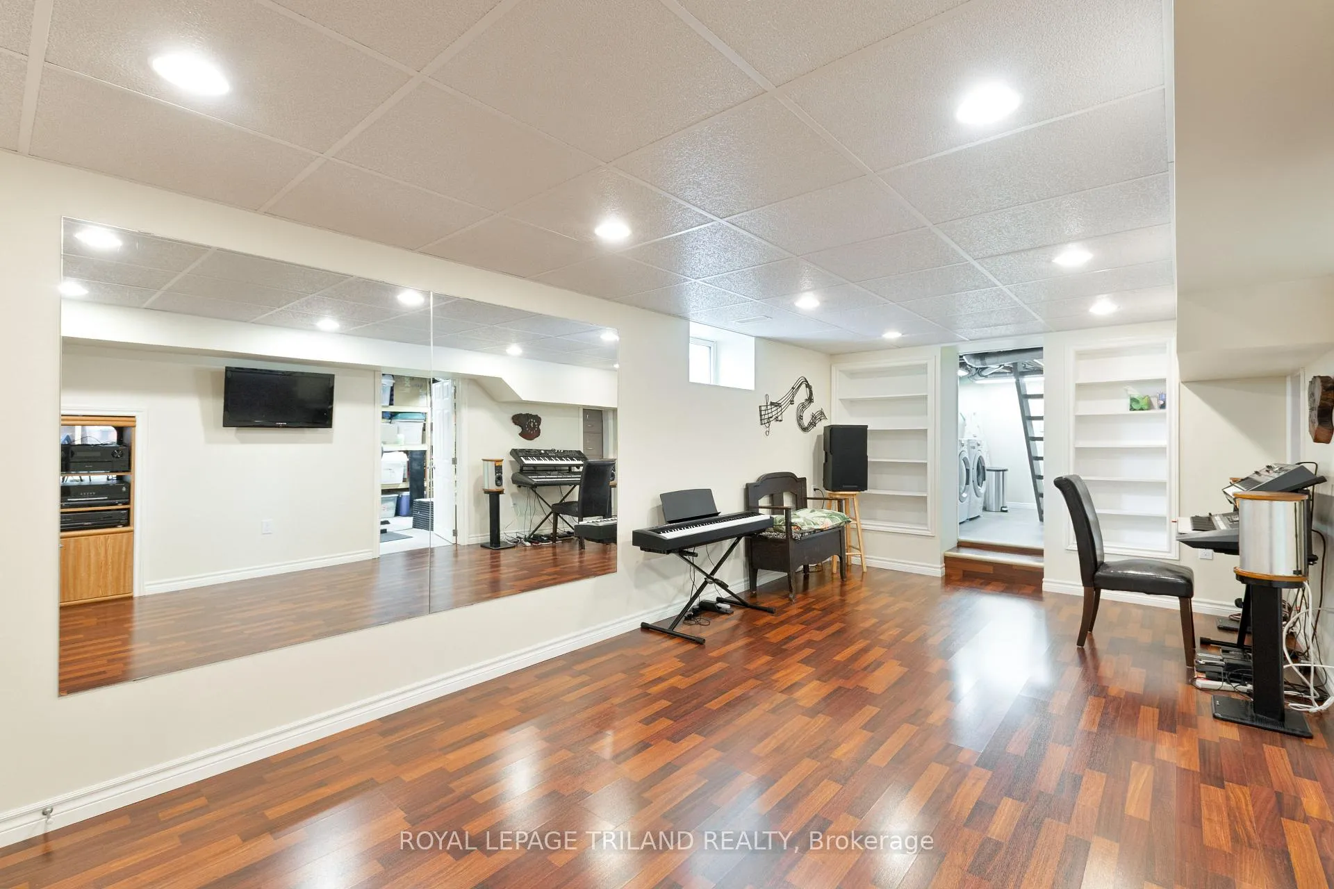 Photo 4 of 112 Elm Street, St. Thomas — HOMEH