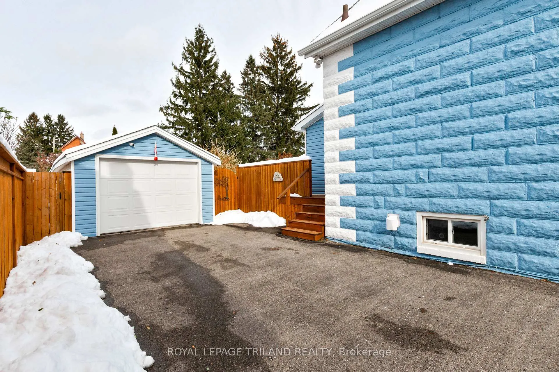 Photo 6 of 112 Elm Street, St. Thomas — HOMEH