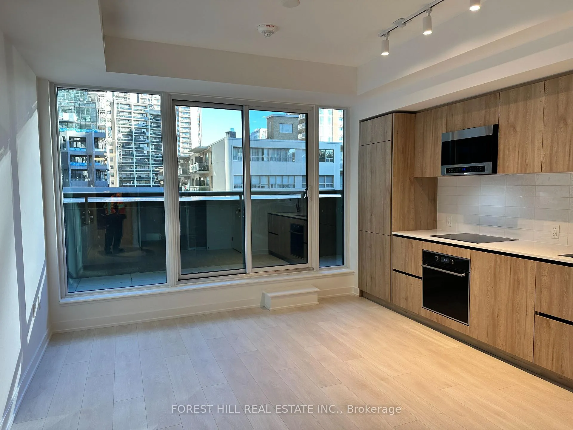 Photo 2 of Unit 208, 117 Broadway Avenue, Toronto, Mount Pleasant West — HOMEH