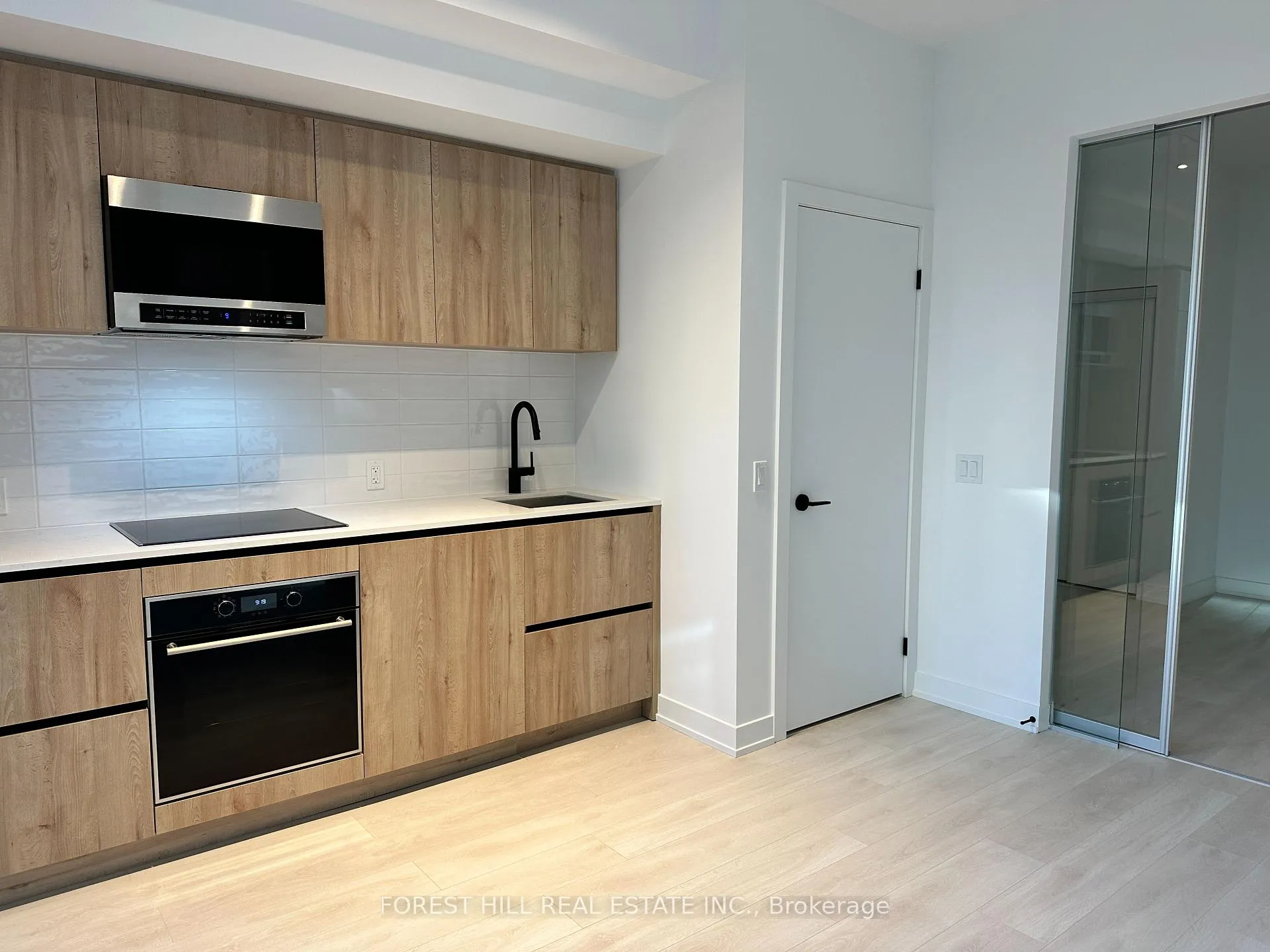Photo 4 of Unit 208, 117 Broadway Avenue, Toronto, Mount Pleasant West — HOMEH