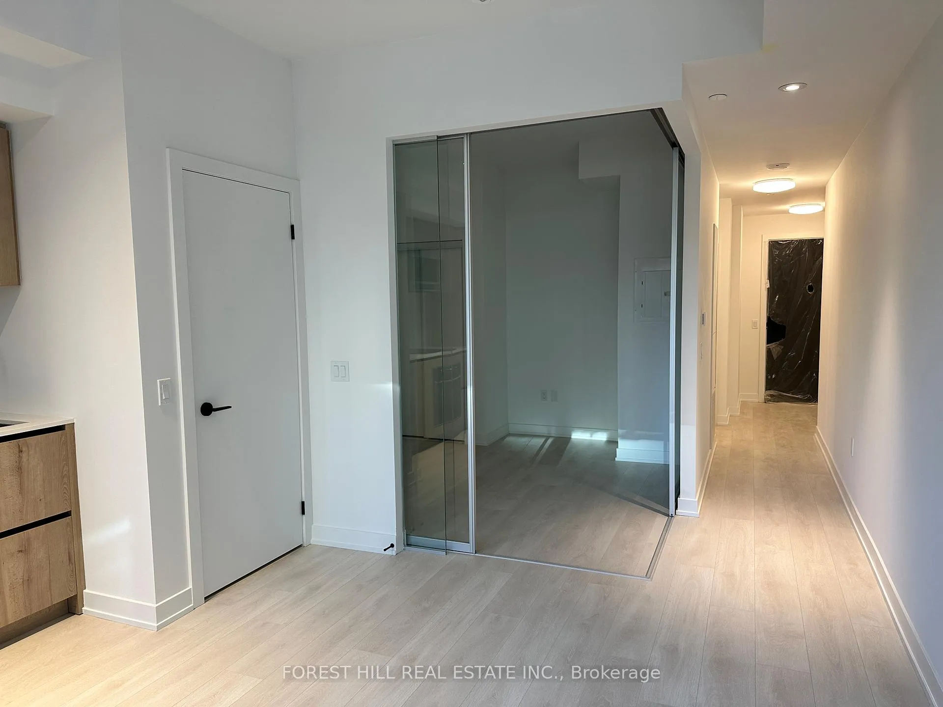 Photo 5 of Unit 208, 117 Broadway Avenue, Toronto, Mount Pleasant West — HOMEH