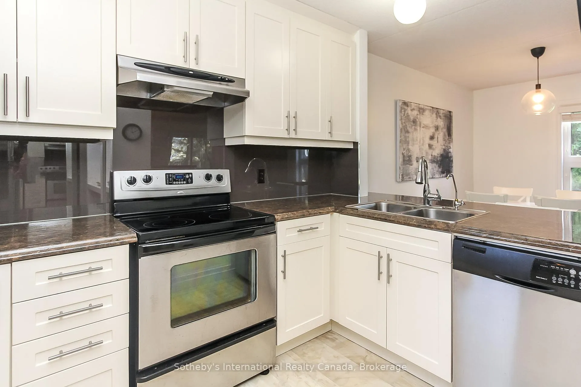 Photo 3 of 411 Mariners Way, Collingwood — HOMEH