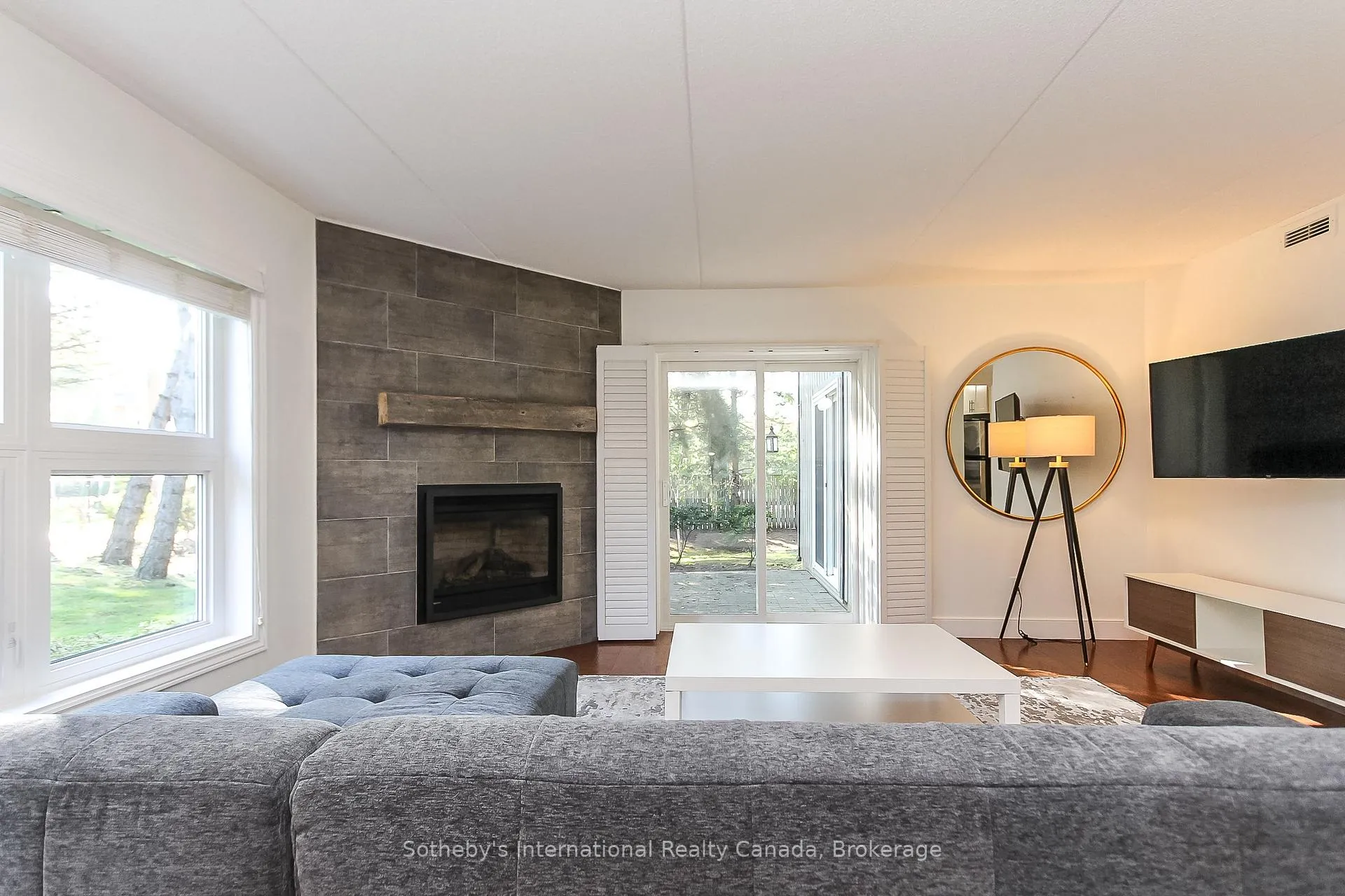 Photo 12 of 411 Mariners Way, Collingwood — HOMEH