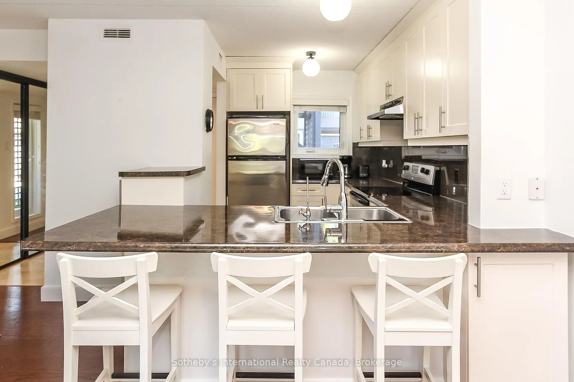 Photo 16 of 411 Mariners Way, Collingwood — HOMEH