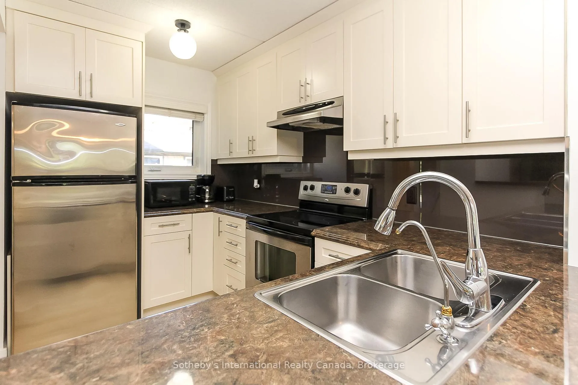Photo 17 of 411 Mariners Way, Collingwood — HOMEH