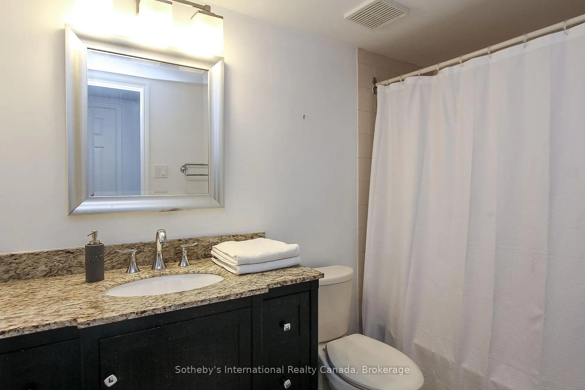 Photo 18 of 411 Mariners Way, Collingwood — HOMEH
