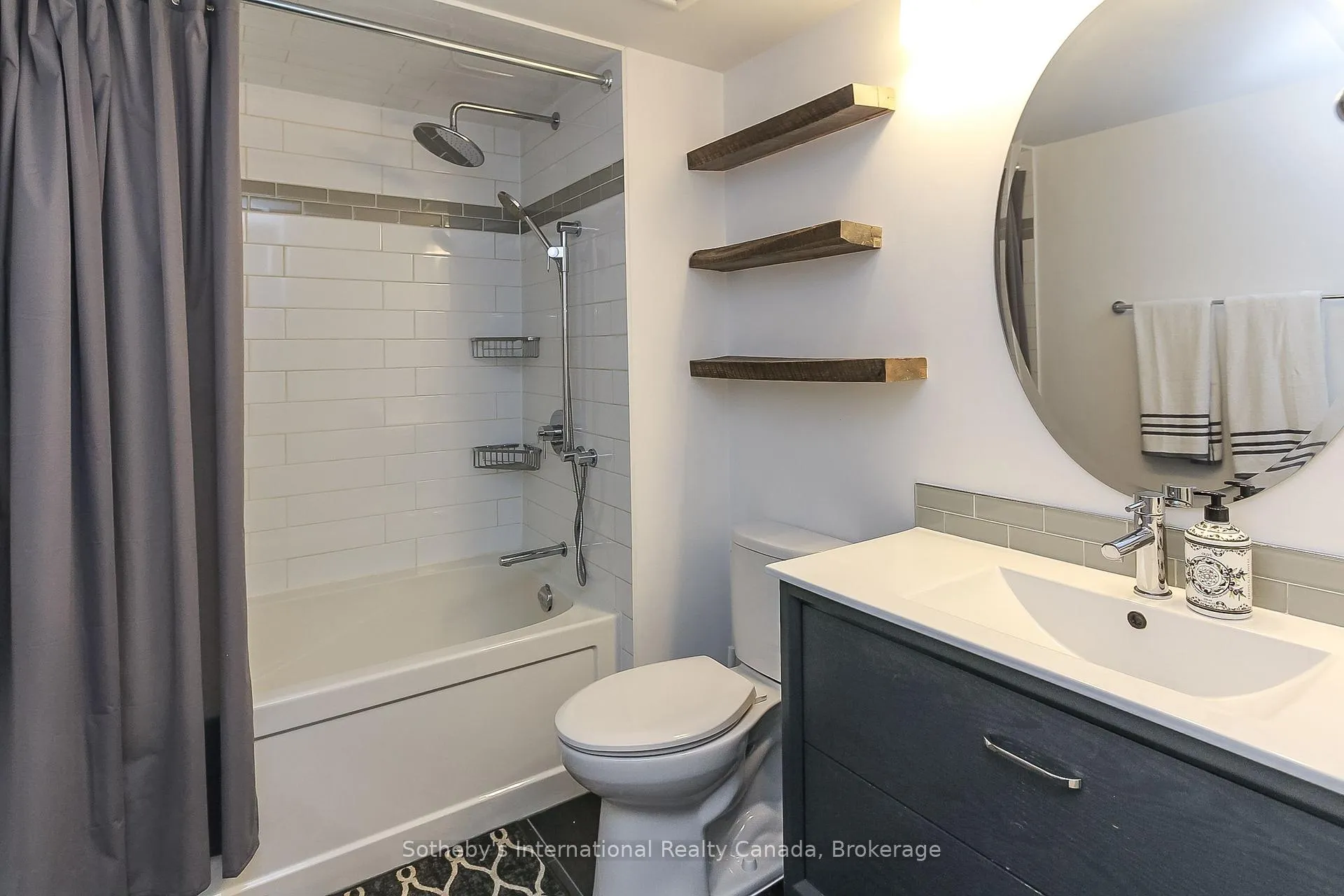 Photo 22 of 411 Mariners Way, Collingwood — HOMEH