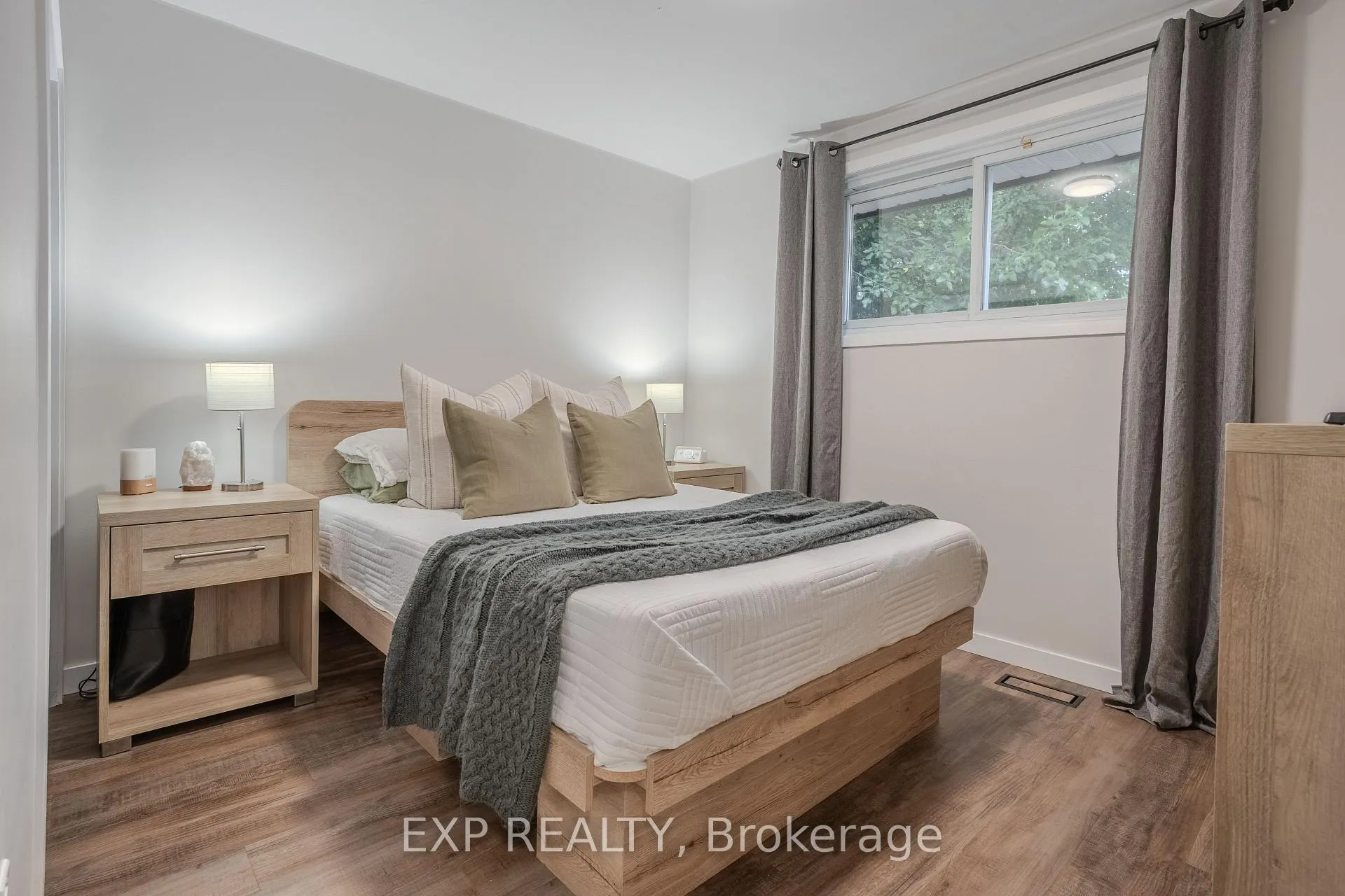 Photo 9 of 12 Lailey Street, St. Catharines, Facer — HOMEH