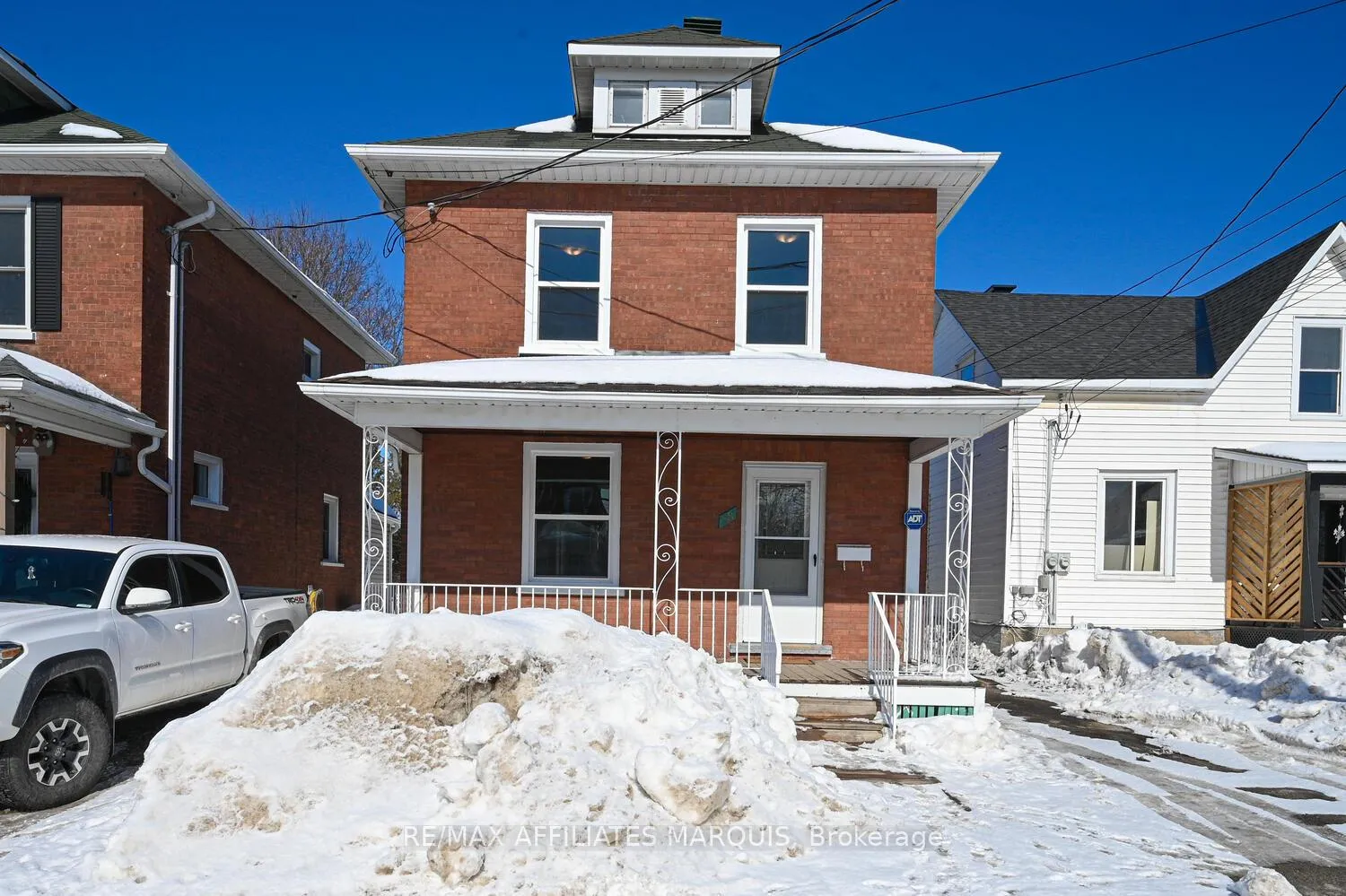 Front of 58 William Street W
