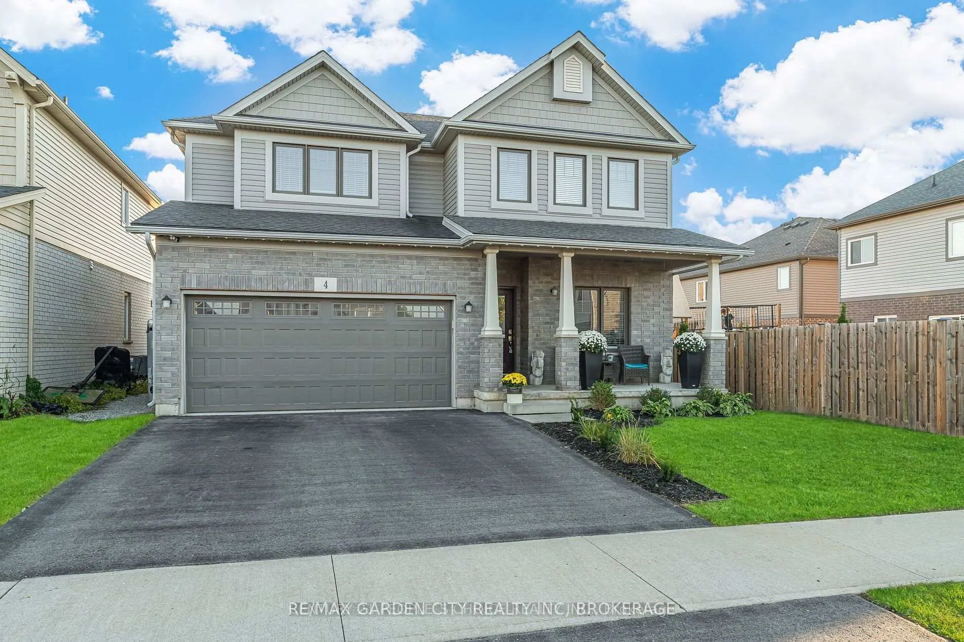 Photo 2 of 4 Riley Avenue, Pelham, Fonthill — HOMEH