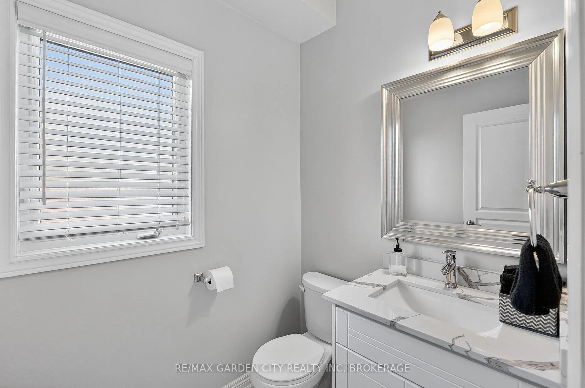 Photo 10 of 4 Riley Avenue, Pelham, Fonthill — HOMEH