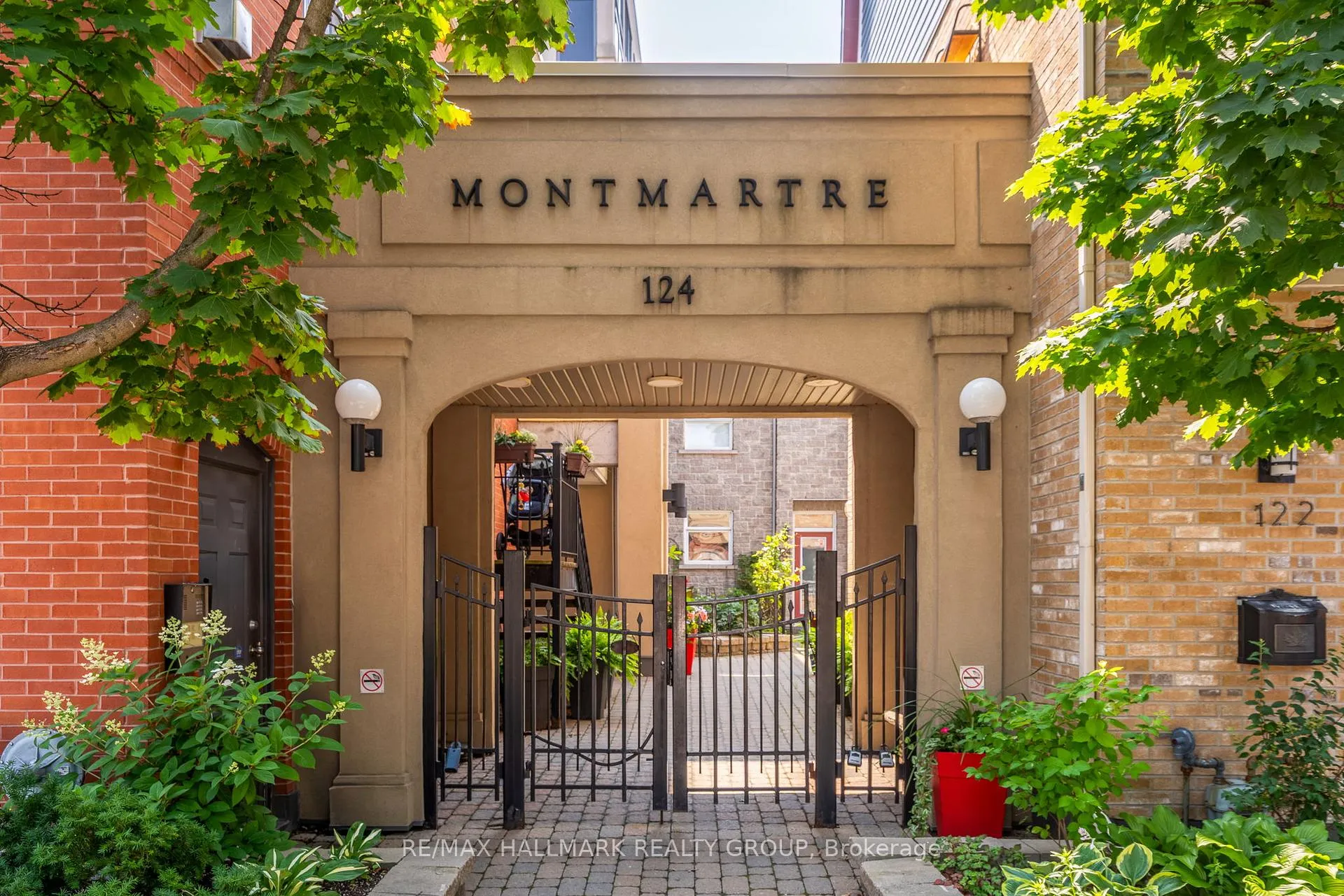 Photo 1 of Unit D, 124 Guigues Avenue, Ottawa, Lower Town/Byward Market — HOMEH
