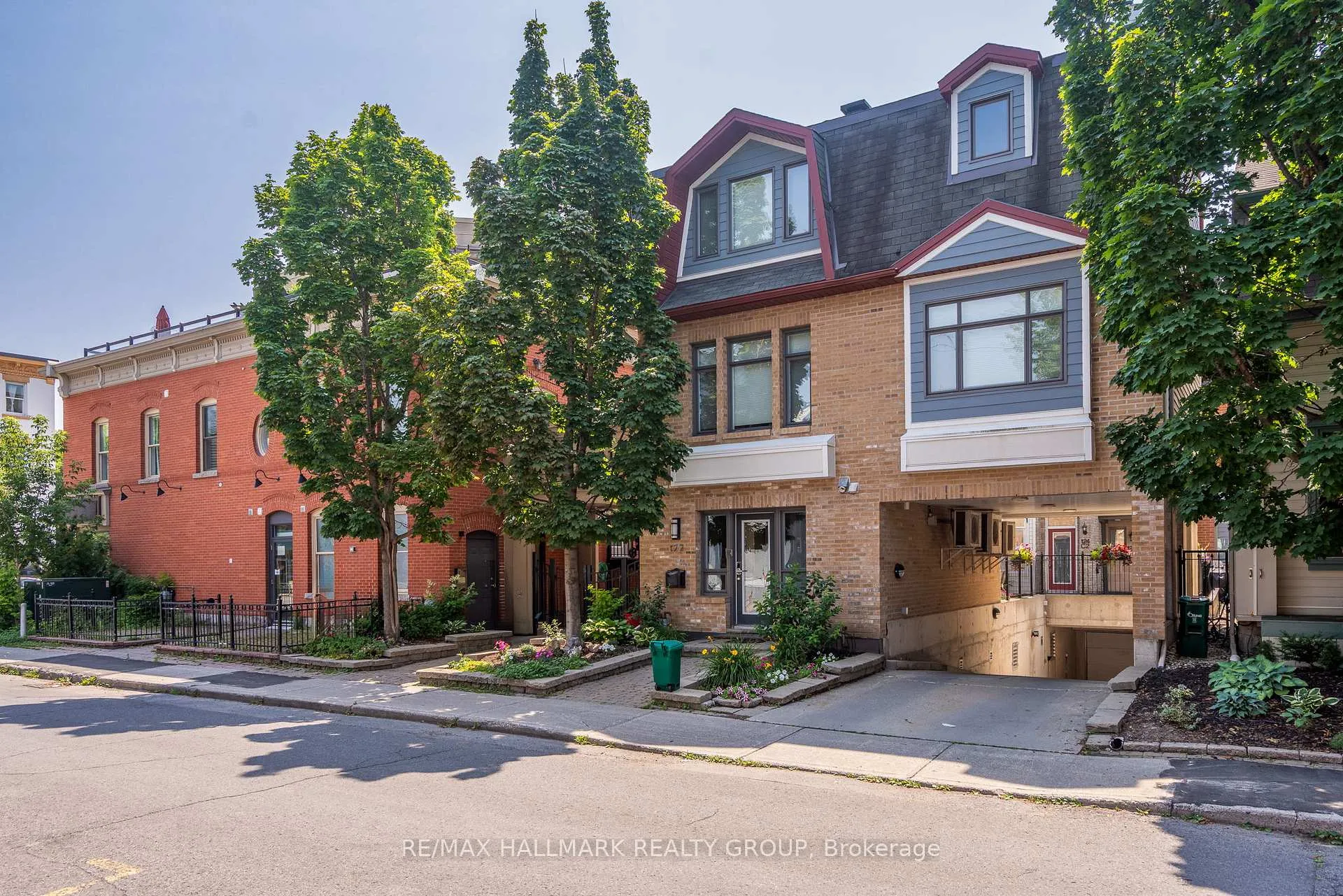 Photo 2 of Unit D, 124 Guigues Avenue, Ottawa, Lower Town/Byward Market — HOMEH