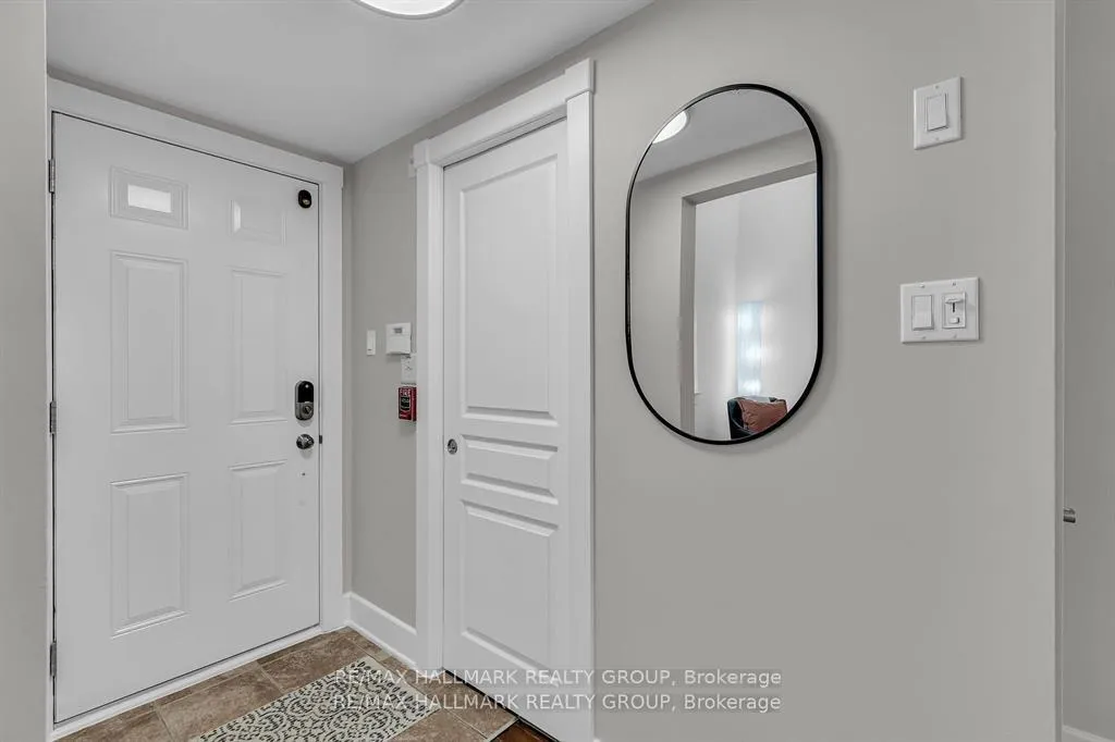 Photo 6 of Unit D, 124 Guigues Avenue, Ottawa, Lower Town/Byward Market — HOMEH