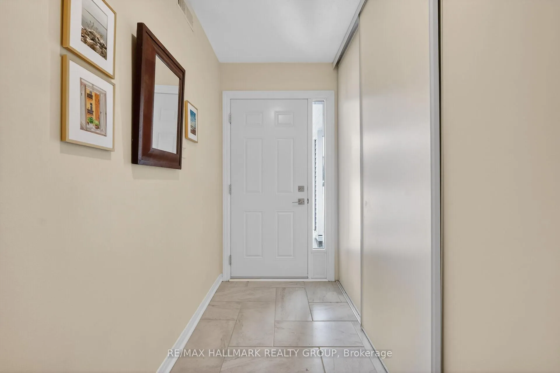Photo 3 of Unit 5, 9 Forsyth Lane, Ottawa, Crystal Beach — HOMEH