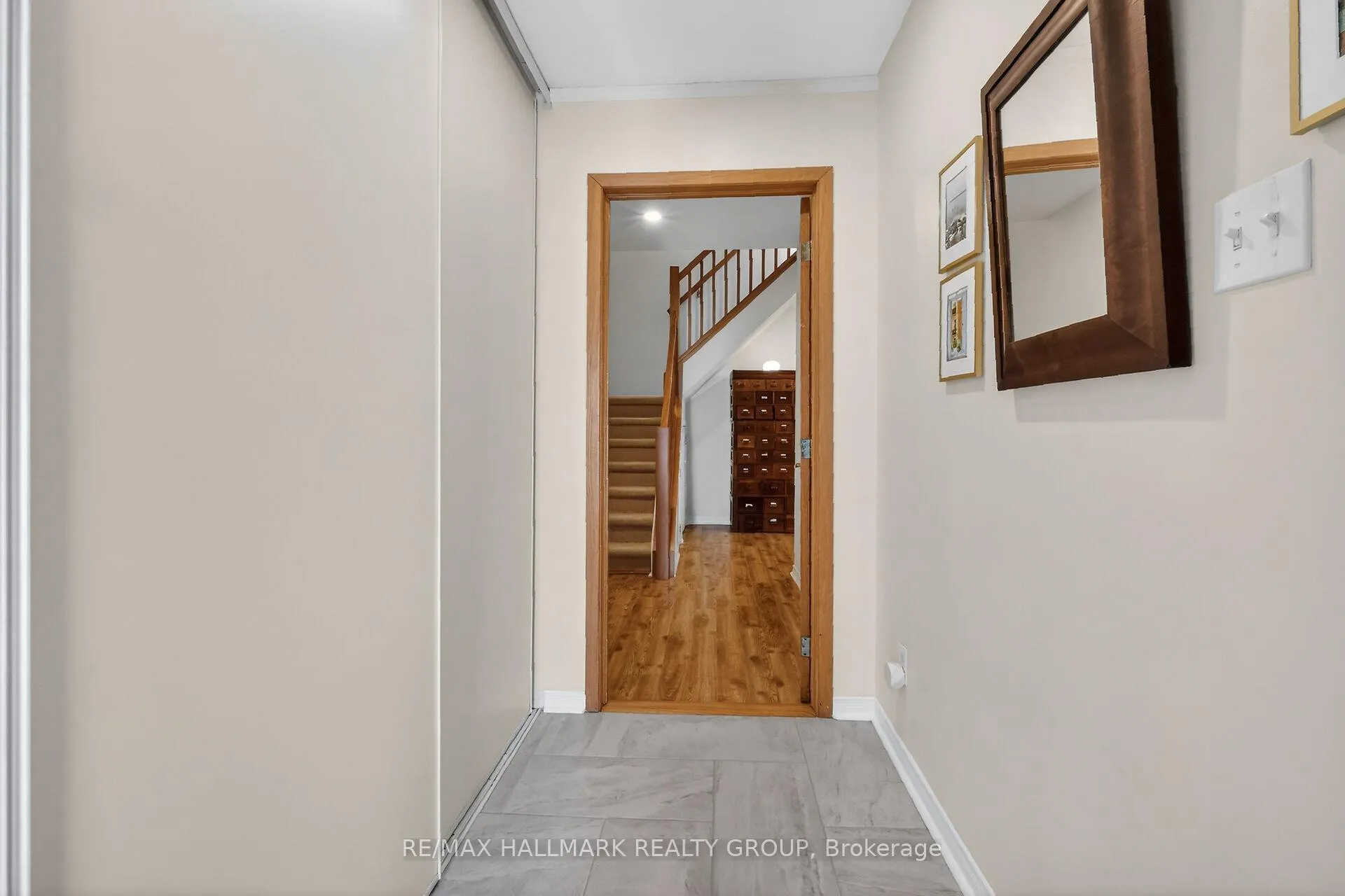 Photo 4 of Unit 5, 9 Forsyth Lane, Ottawa, Crystal Beach — HOMEH