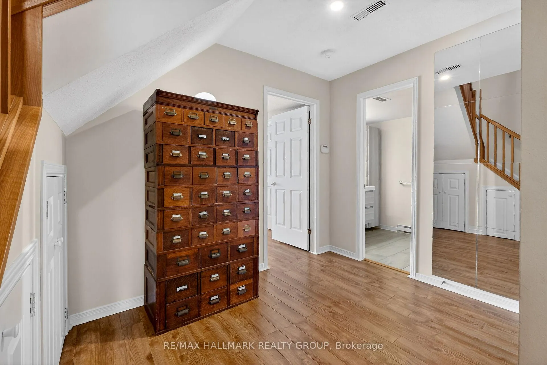 Photo 7 of Unit 5, 9 Forsyth Lane, Ottawa, Crystal Beach — HOMEH