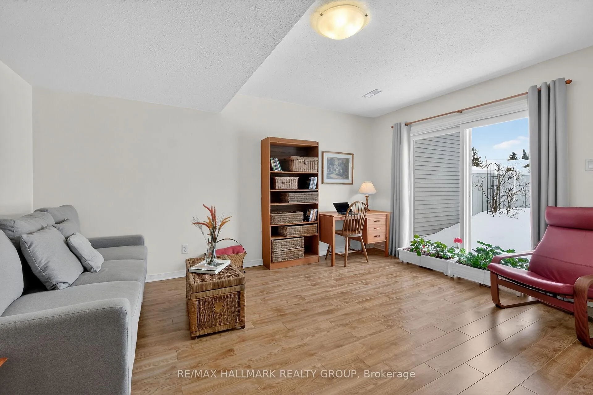 Photo 8 of Unit 5, 9 Forsyth Lane, Ottawa, Crystal Beach — HOMEH