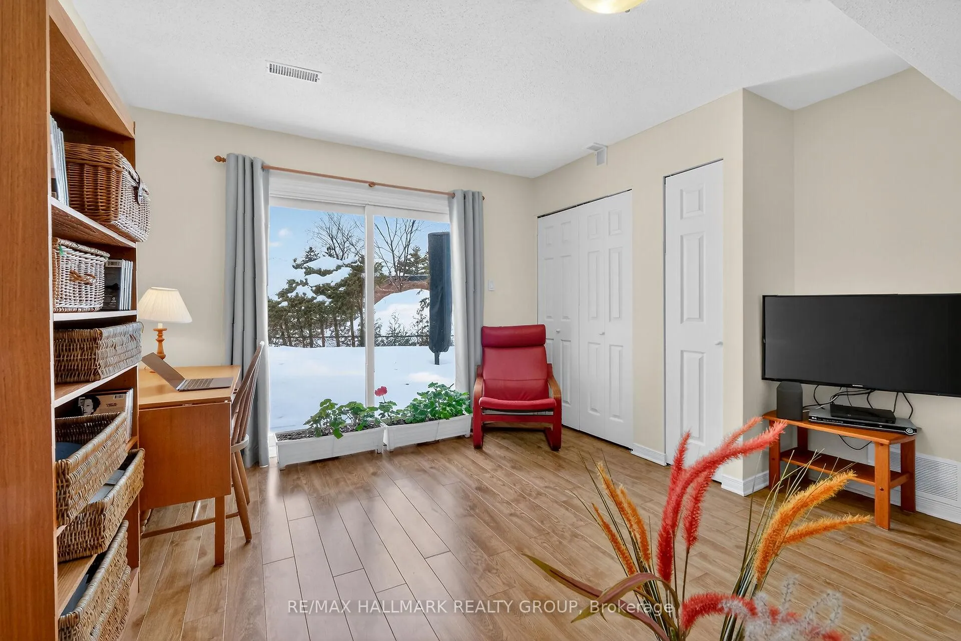 Photo 10 of Unit 5, 9 Forsyth Lane, Ottawa, Crystal Beach — HOMEH