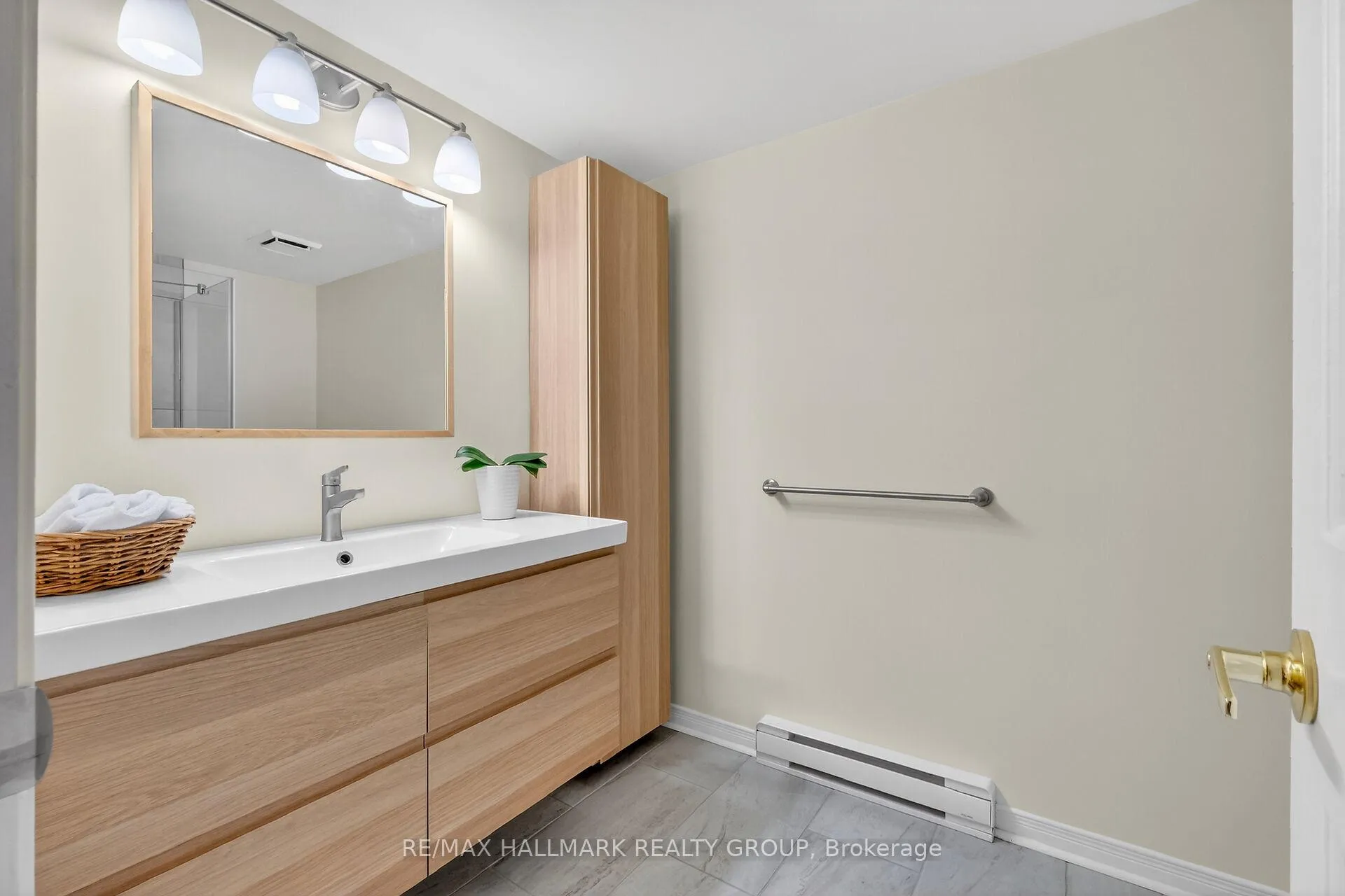 Photo 11 of Unit 5, 9 Forsyth Lane, Ottawa, Crystal Beach — HOMEH