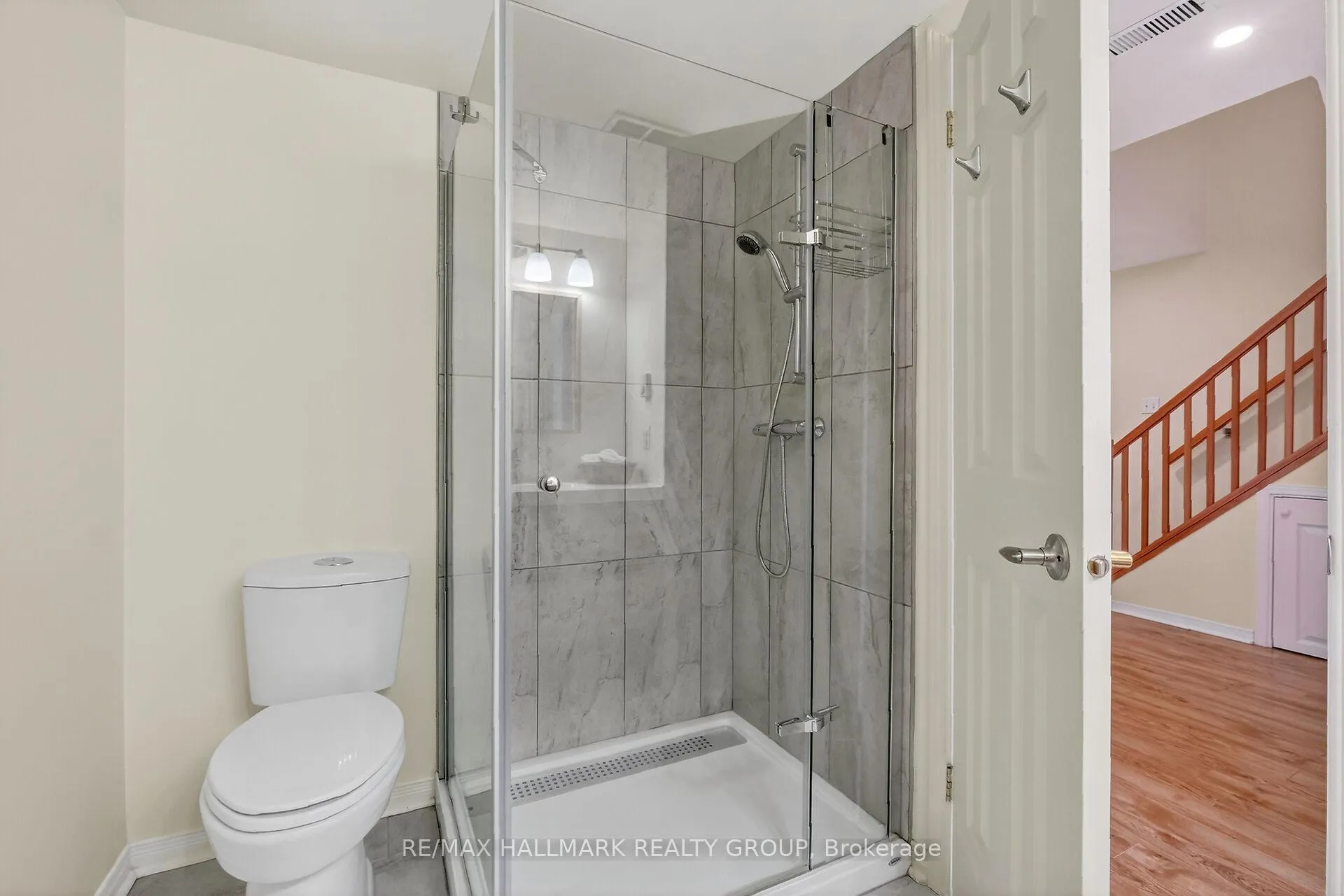 Photo 12 of Unit 5, 9 Forsyth Lane, Ottawa, Crystal Beach — HOMEH