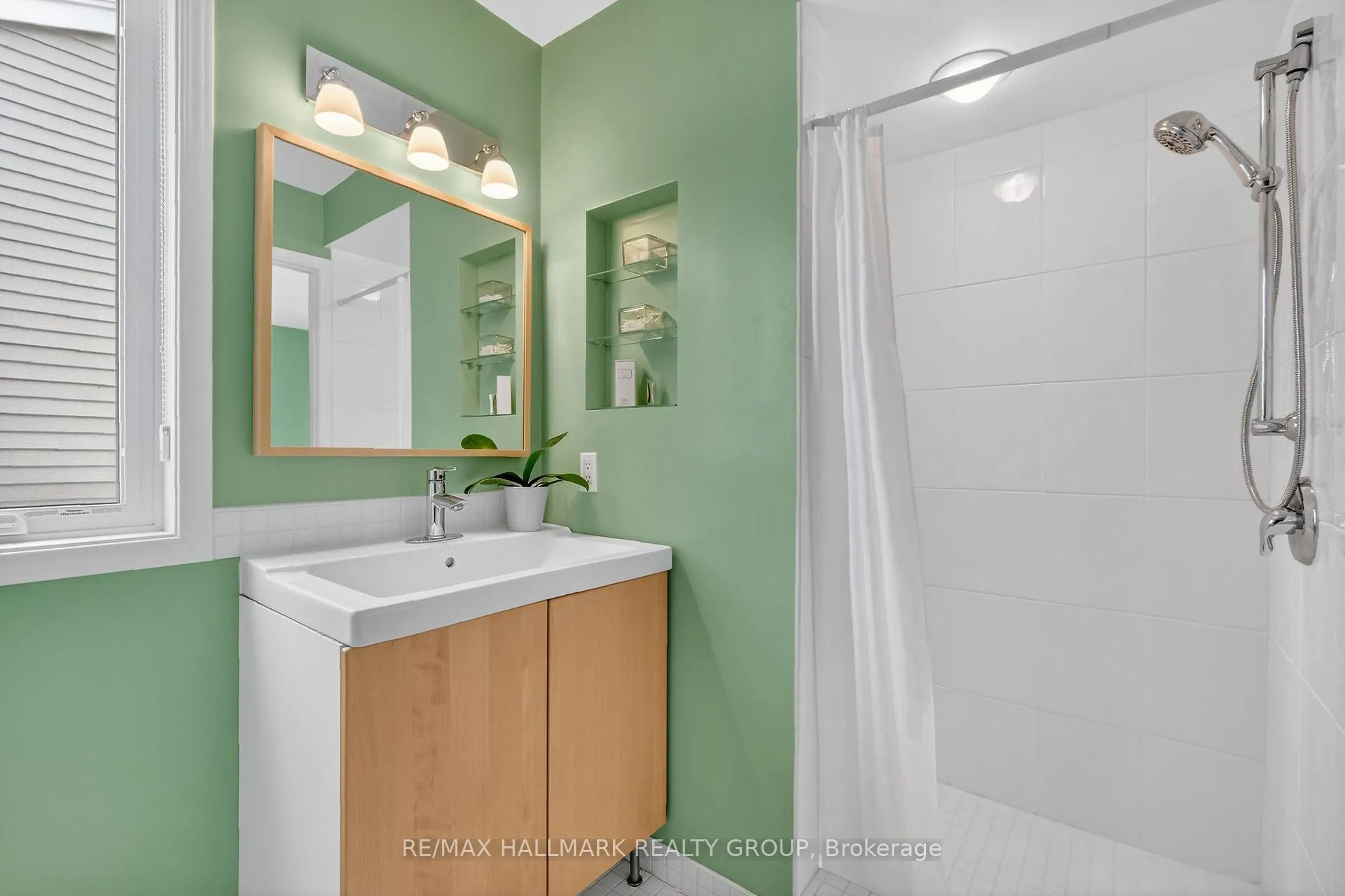 Photo 43 of Unit 5, 9 Forsyth Lane, Ottawa, Crystal Beach — HOMEH