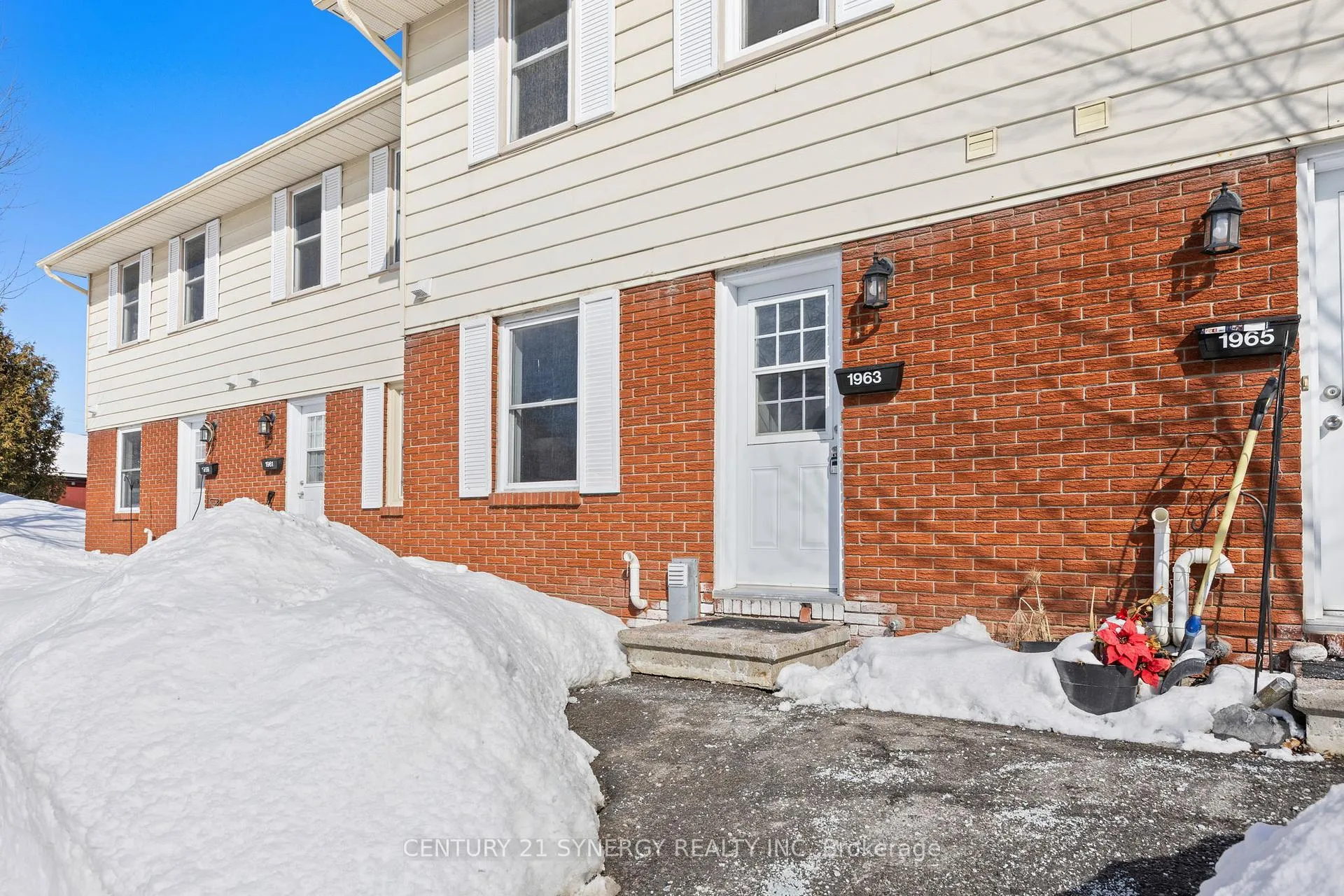 Photo 2 of Unit 22, 1963 Fairglen Mews, Ottawa, Blackburn Hamlet (South) — HOMEH