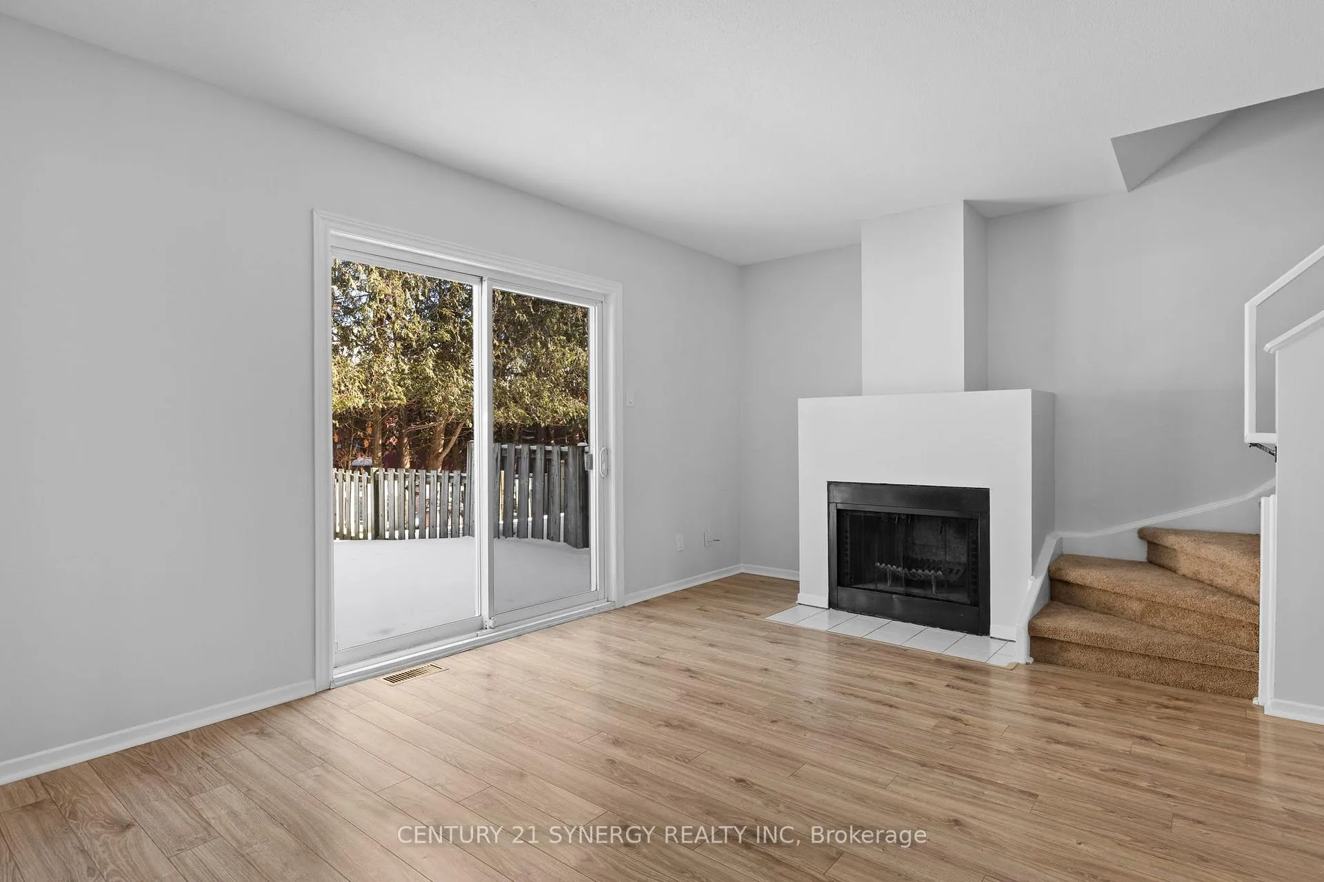 Photo 5 of Unit 22, 1963 Fairglen Mews, Ottawa, Blackburn Hamlet (South) — HOMEH