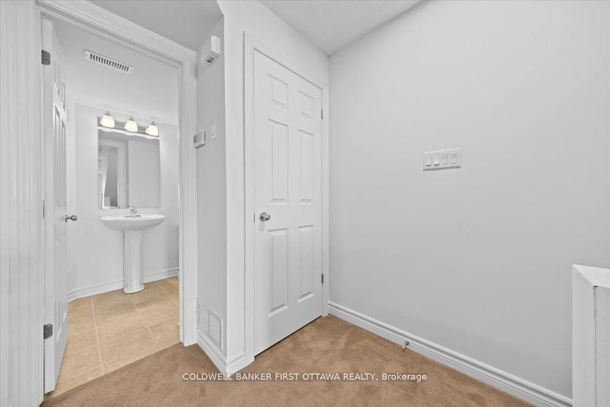 Photo 3 of 112 Paseo Private, Ottawa, Centrepointe — HOMEH