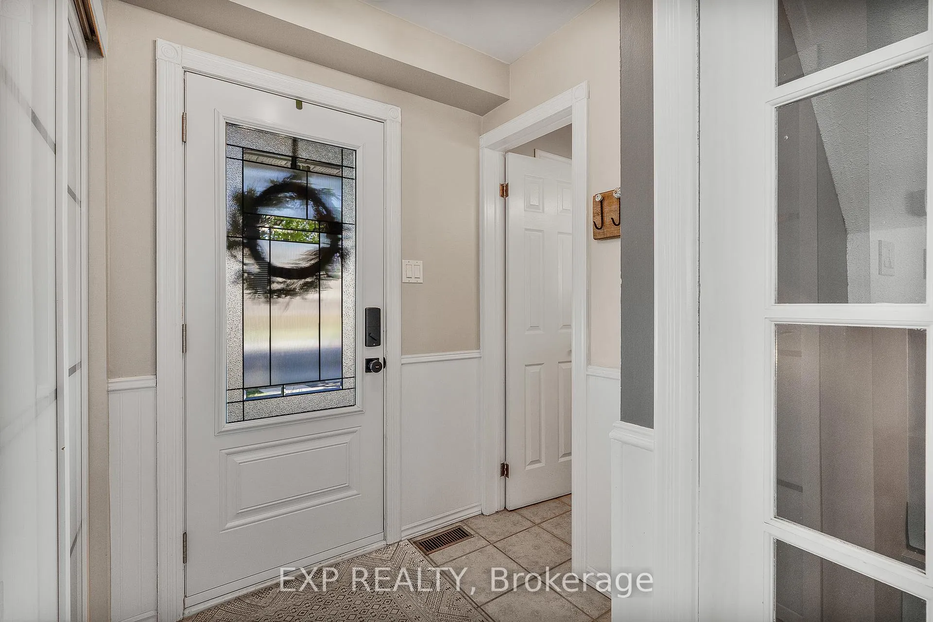 Photo 5 of 1601 Bottriell Way, Ottawa, Fallingbrook/Pineridge — HOMEH
