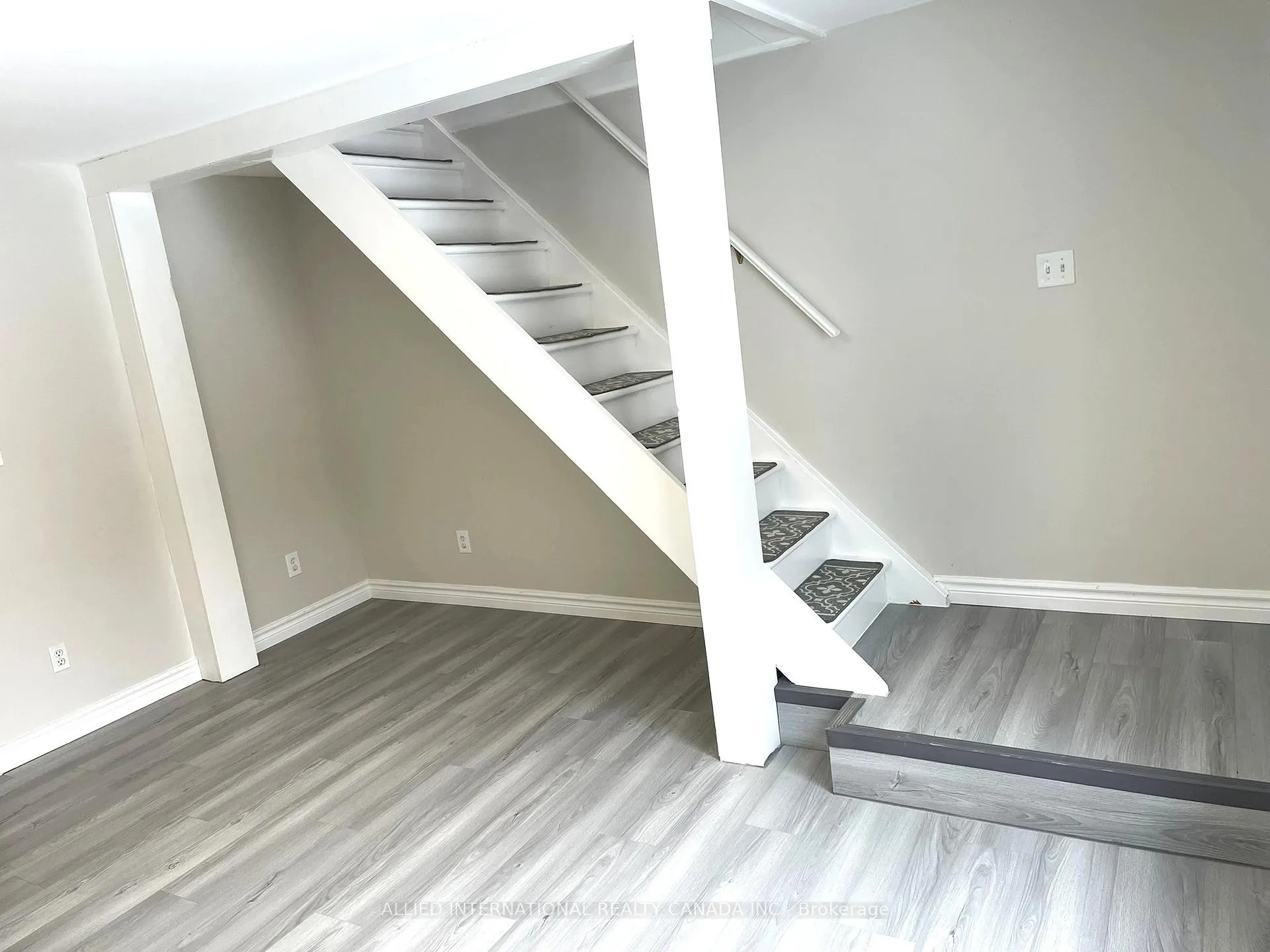 Photo 5 of 150 Tamblyn Road, Clarington, Orono — HOMEH