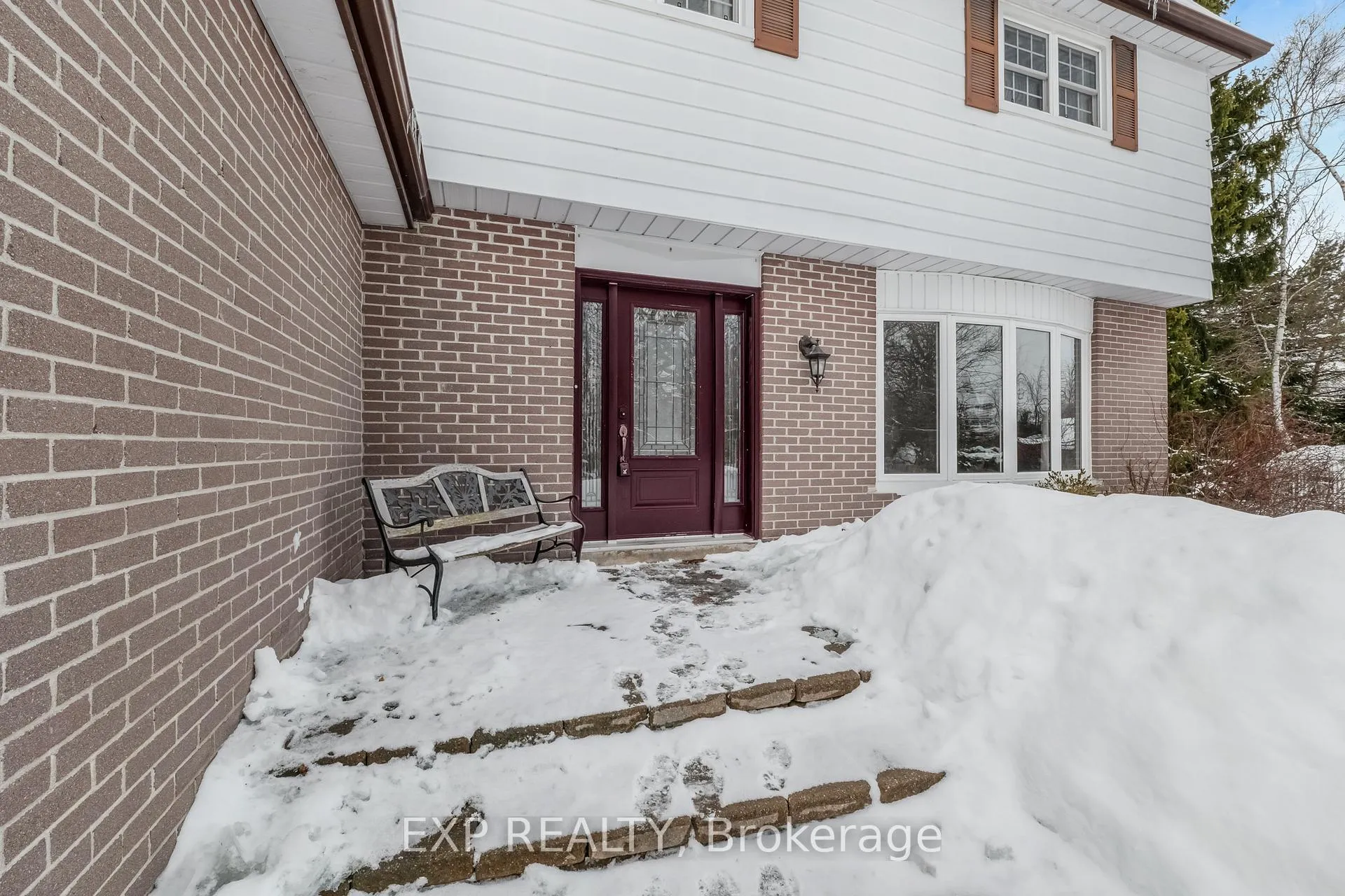 Photo 3 of 94 Cedar Street N, Uxbridge — HOMEH