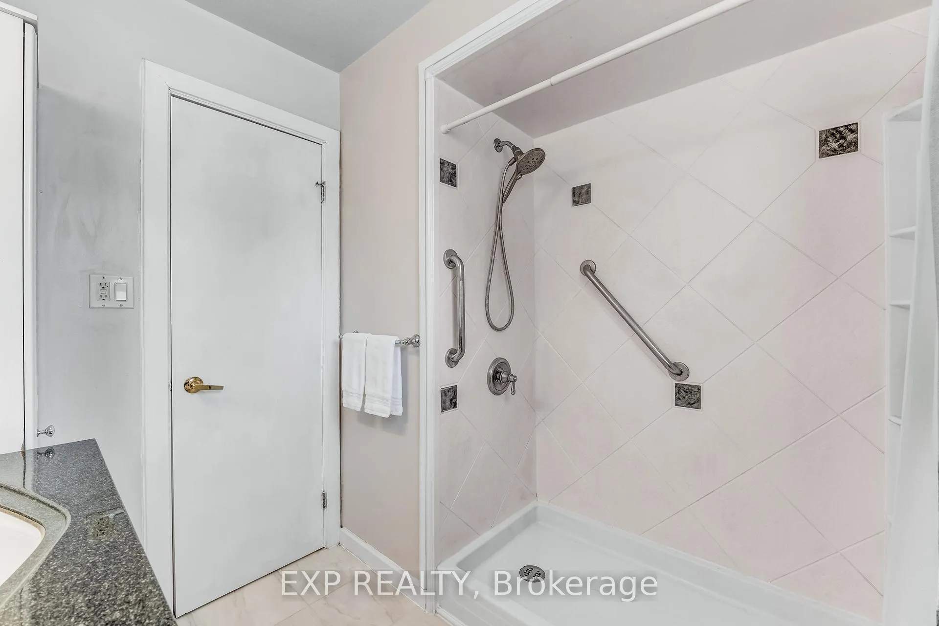 Photo 24 of 94 Cedar Street N, Uxbridge — HOMEH