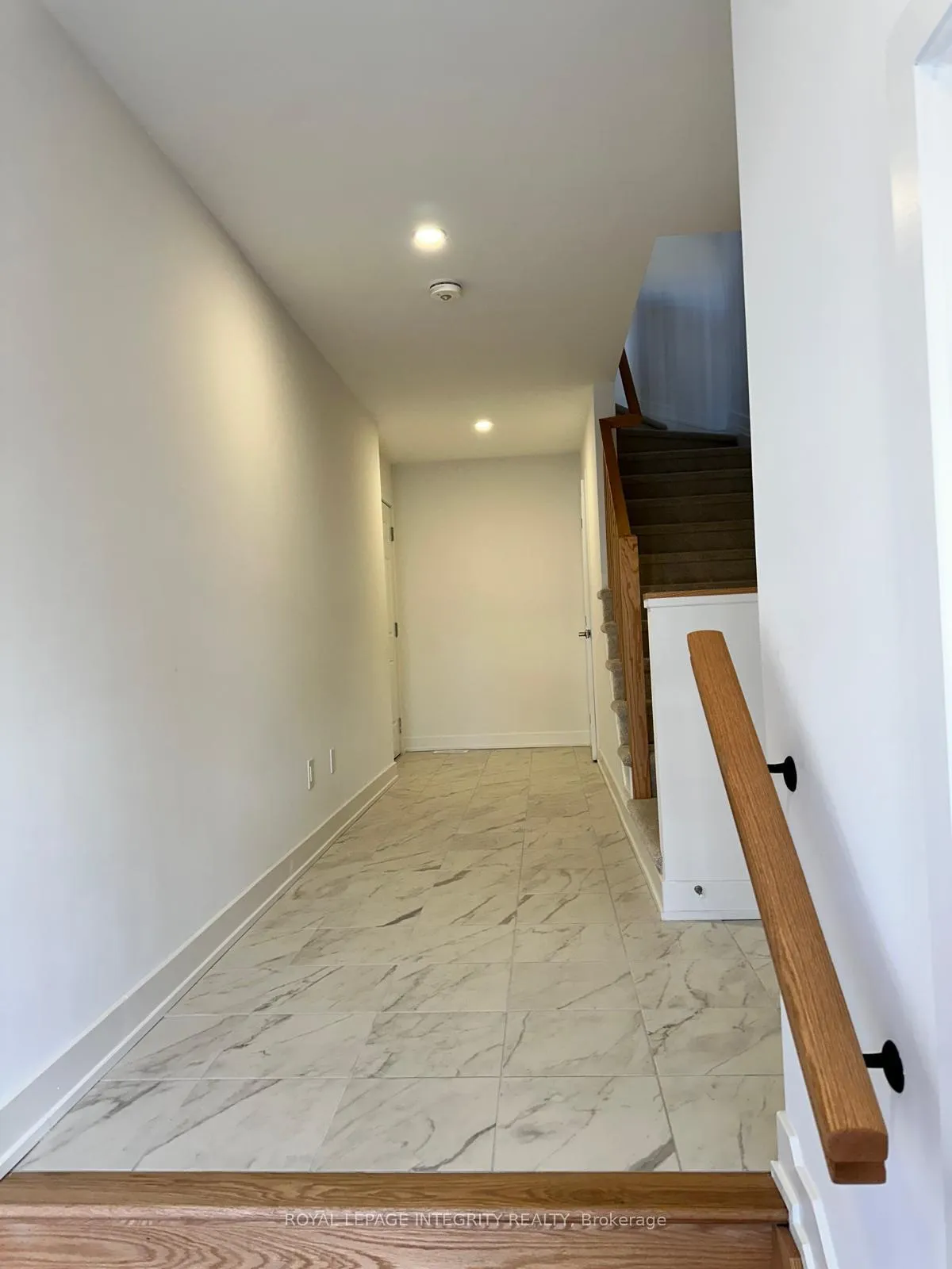 Photo 4 of 70 Arinto Place, Ottawa, Kanata - Emerald Meadows/Trailwest — HOMEH