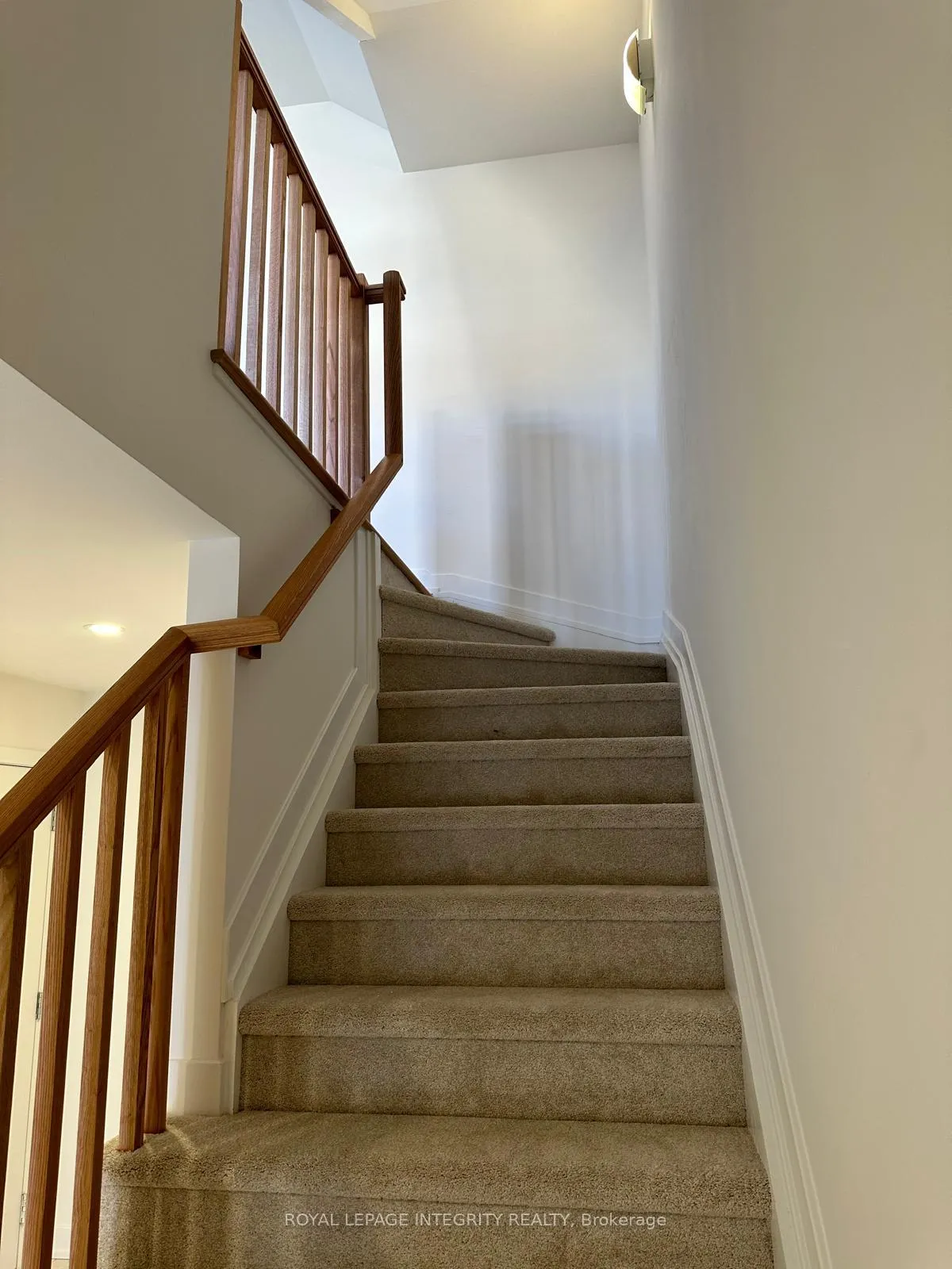 Photo 9 of 70 Arinto Place, Ottawa, Kanata - Emerald Meadows/Trailwest — HOMEH