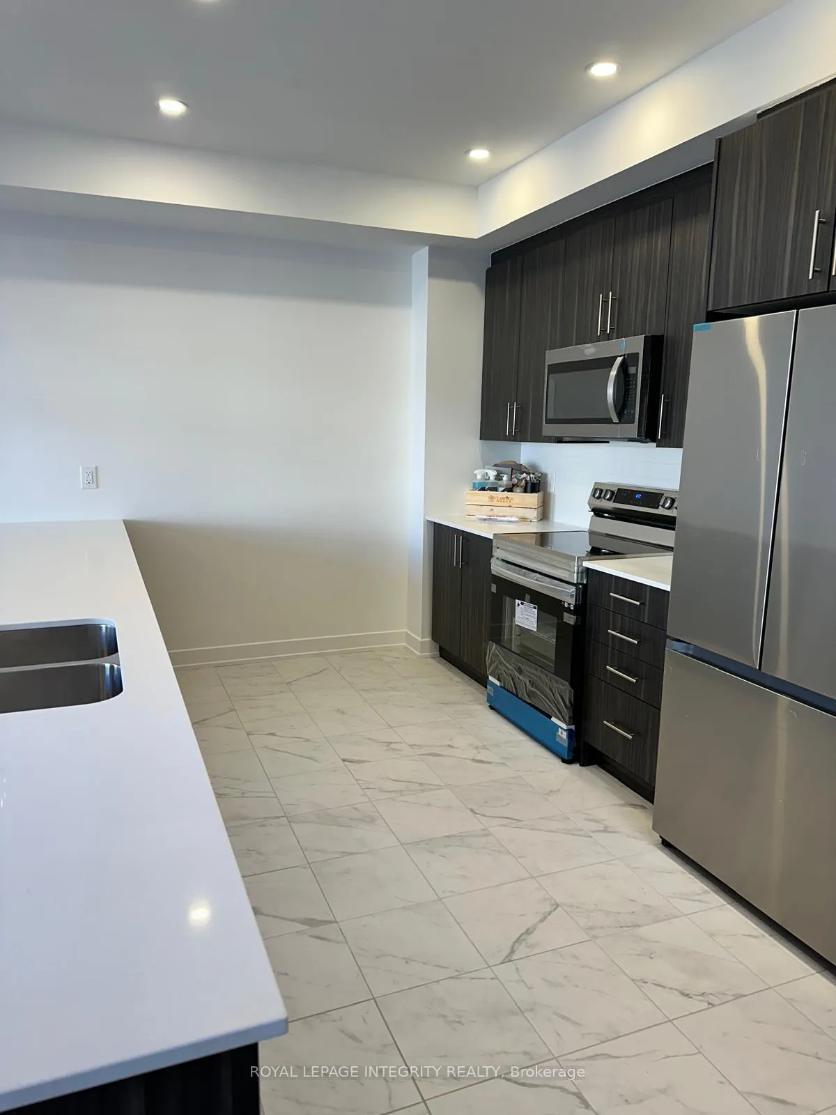 Photo 11 of 70 Arinto Place, Ottawa, Kanata - Emerald Meadows/Trailwest — HOMEH