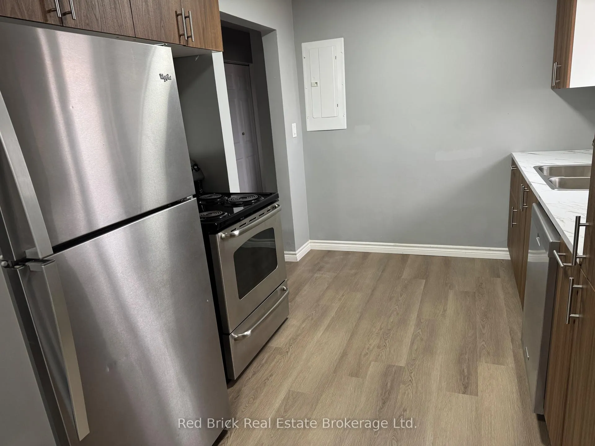 Photo 3 of 204 Veronica Drive, Kitchener — HOMEH