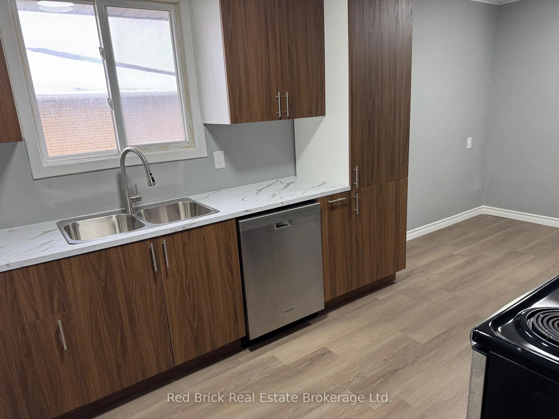 Photo 4 of 204 Veronica Drive, Kitchener — HOMEH