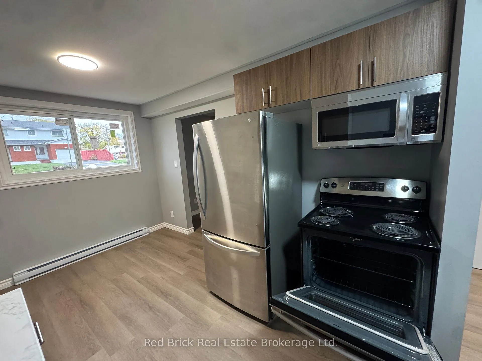 Photo 5 of 204 Veronica Drive, Kitchener — HOMEH