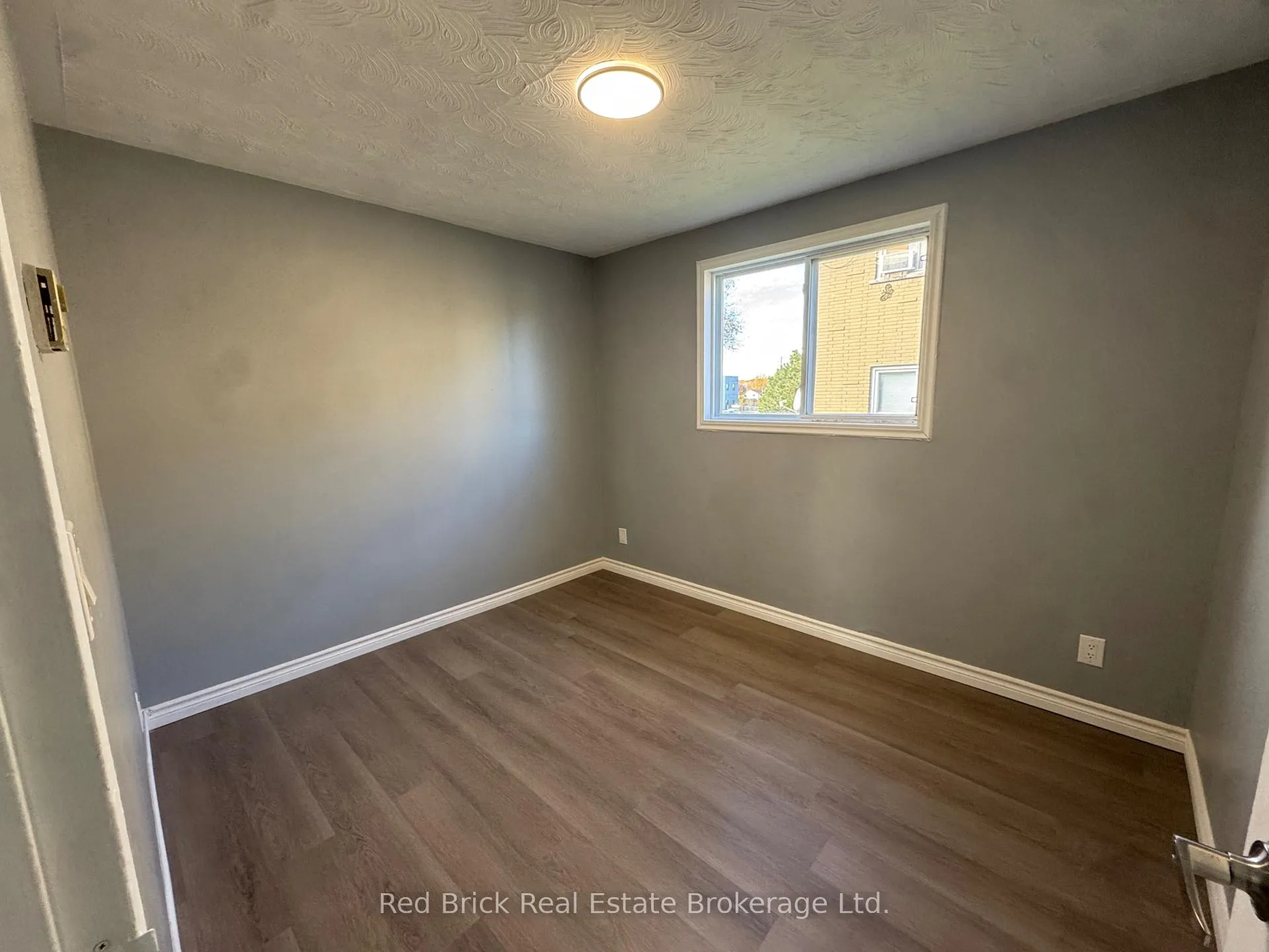 Photo 7 of 204 Veronica Drive, Kitchener — HOMEH