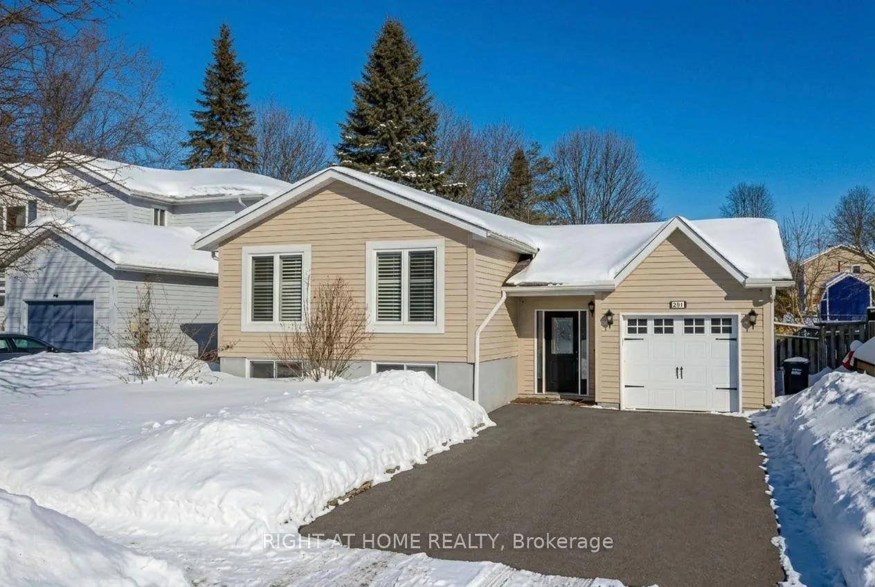 Photo 1 of 261 Crawford Street, Barrie, Ardagh — HOMEH