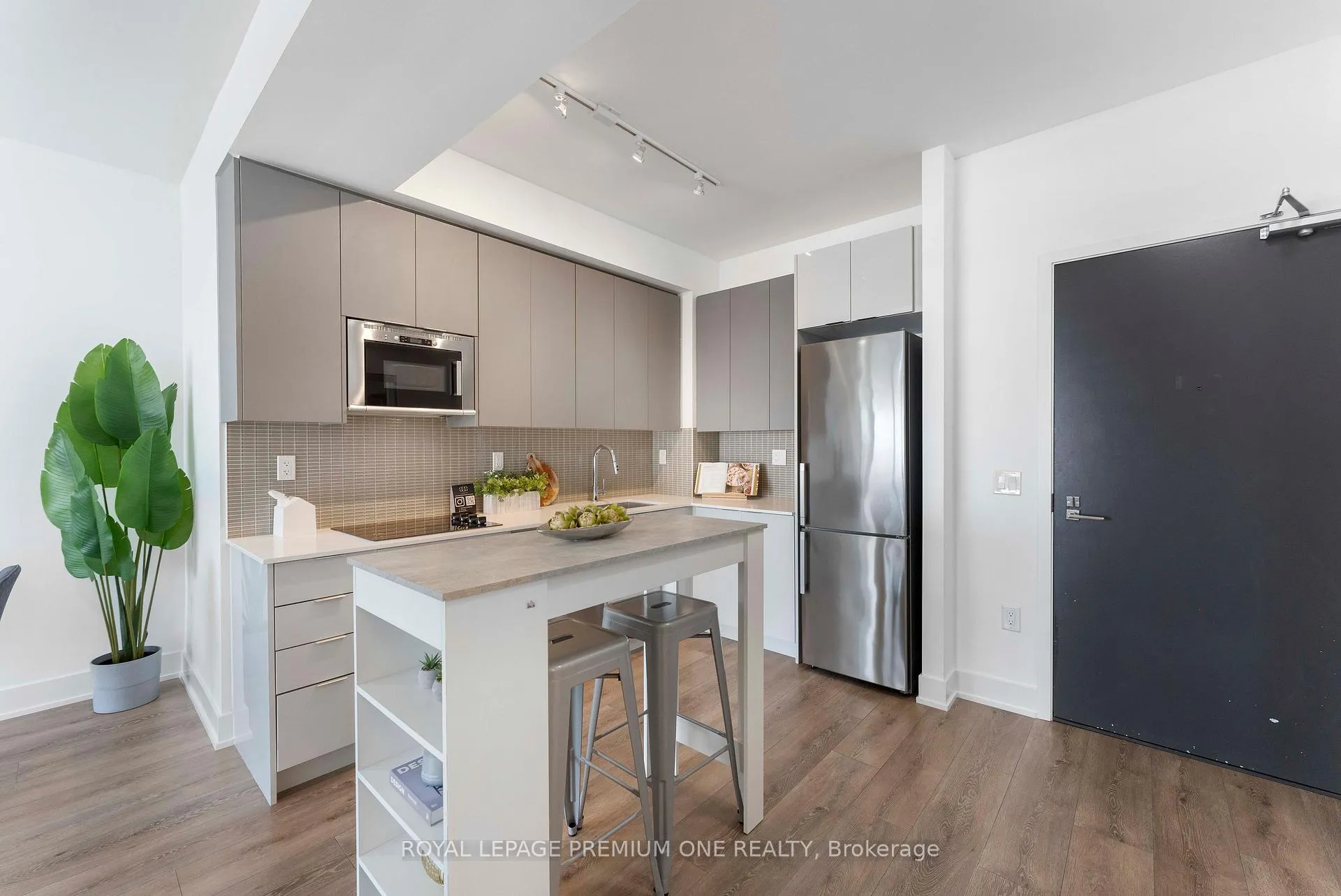 Photo 2 of Unit 901, 2908 Highway 7 Road, Vaughan, Concord — HOMEH