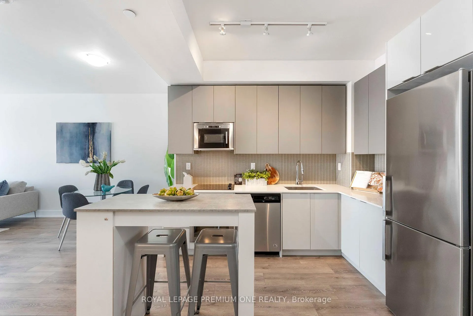 Photo 3 of Unit 901, 2908 Highway 7 Road, Vaughan, Concord — HOMEH