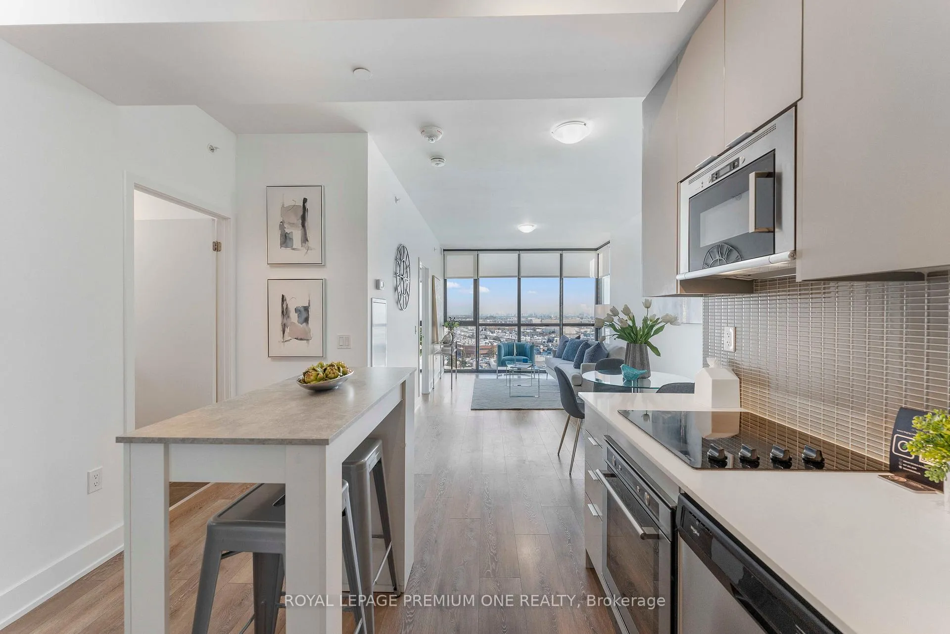 Photo 5 of Unit 901, 2908 Highway 7 Road, Vaughan, Concord — HOMEH