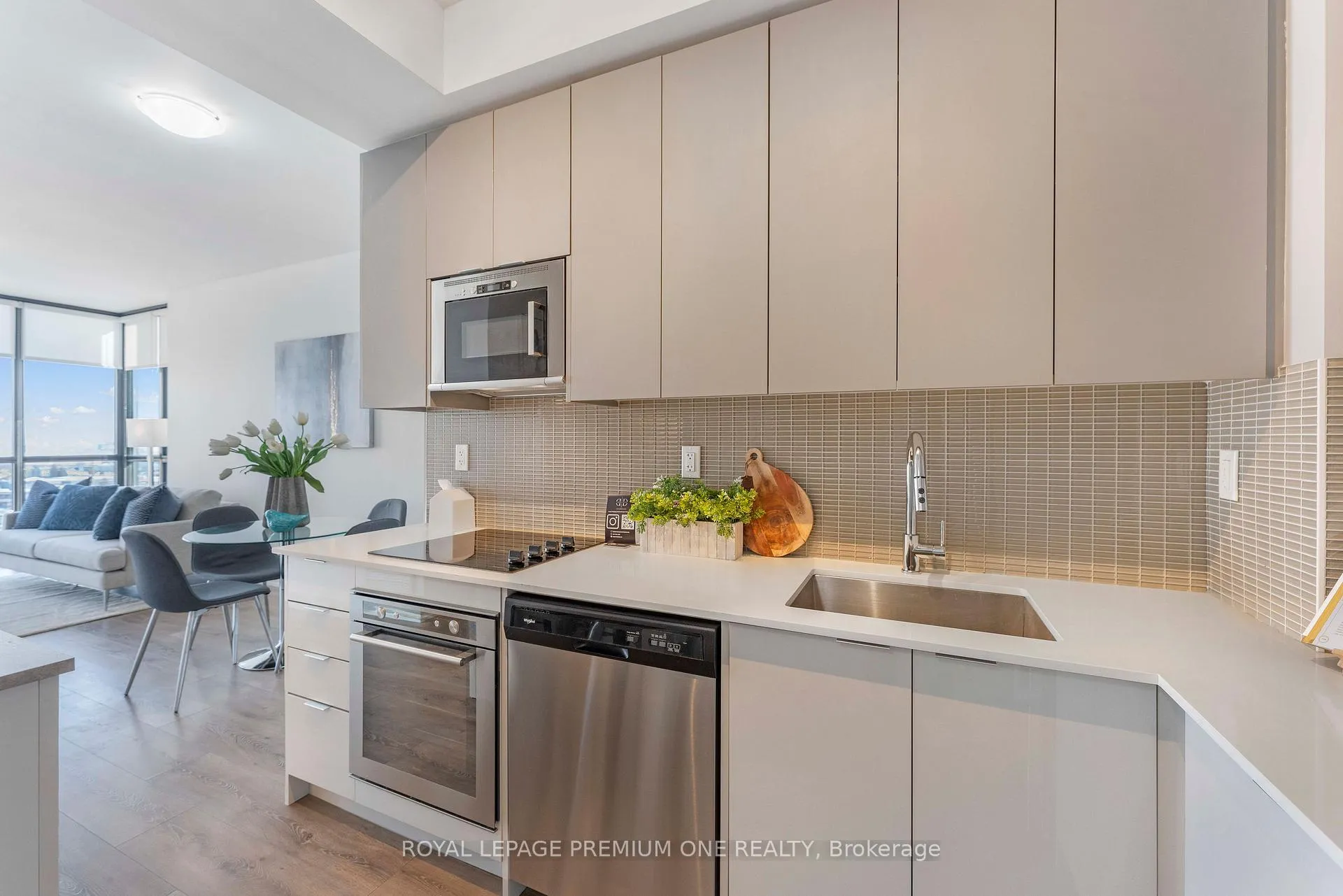 Photo 6 of Unit 901, 2908 Highway 7 Road, Vaughan, Concord — HOMEH