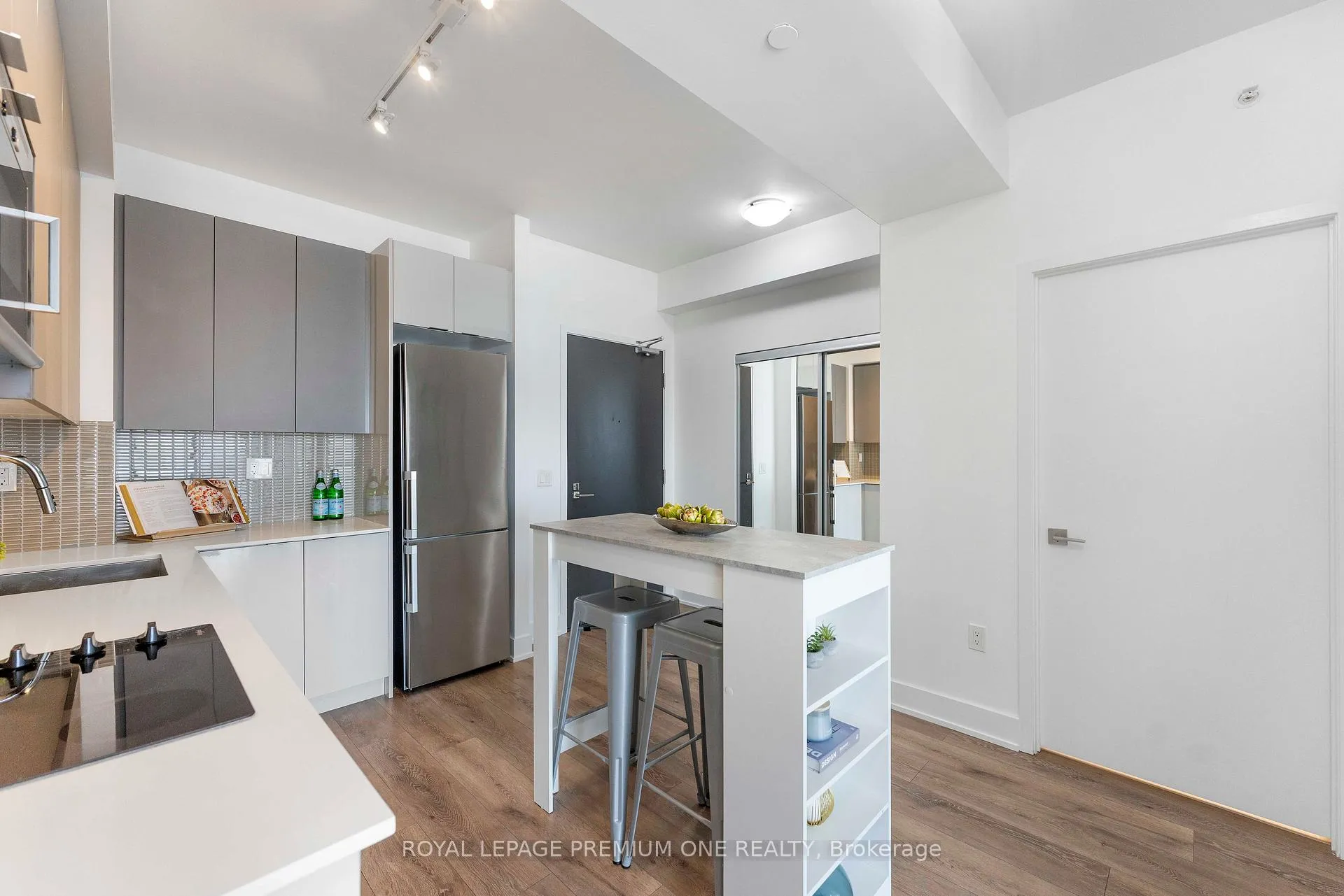 Photo 9 of Unit 901, 2908 Highway 7 Road, Vaughan, Concord — HOMEH