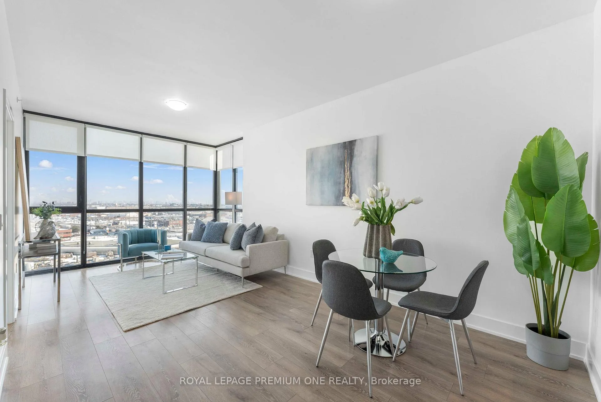 Photo 11 of Unit 901, 2908 Highway 7 Road, Vaughan, Concord — HOMEH